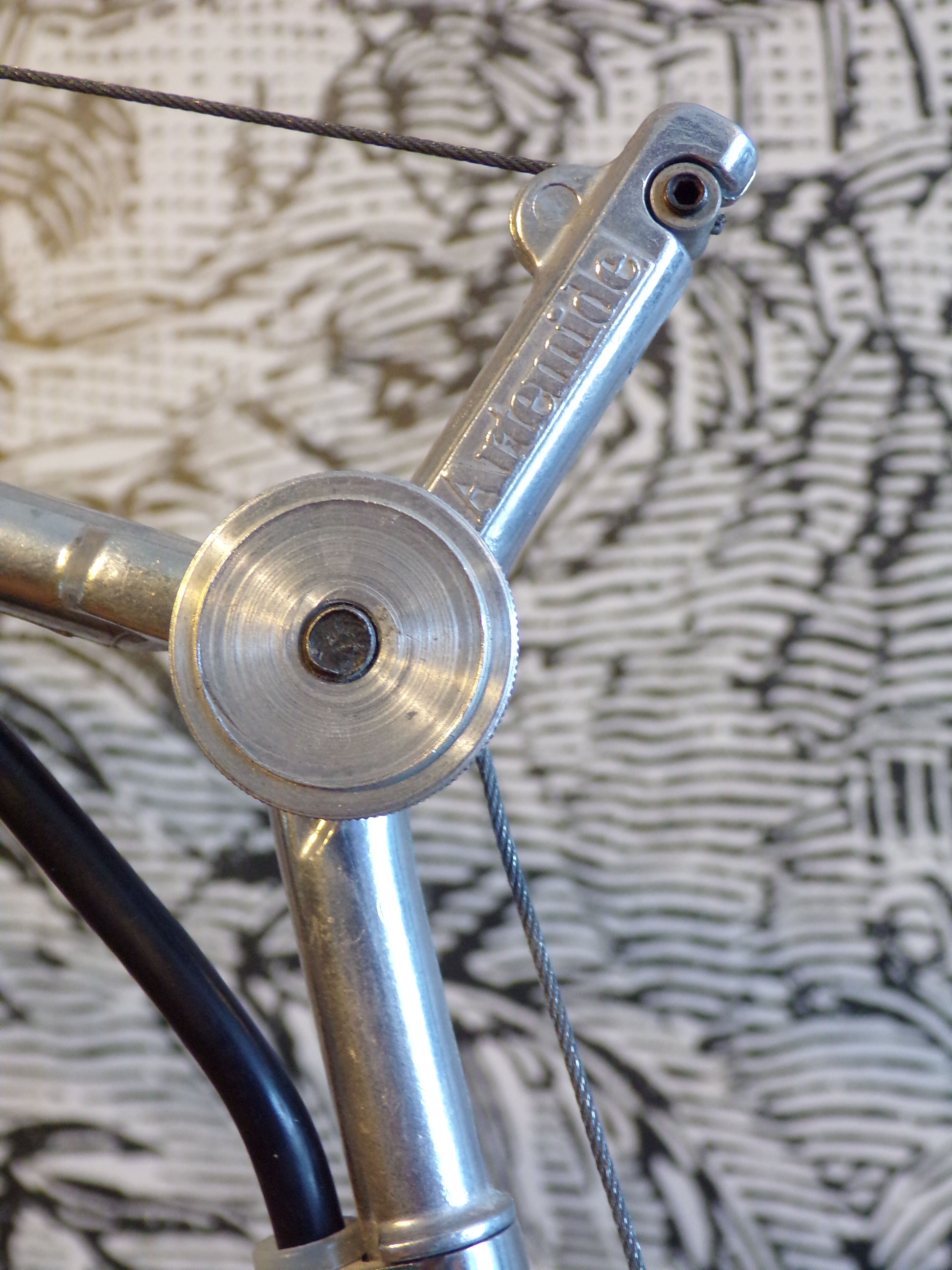 Tolomeo tavolo lamp with clamping vice