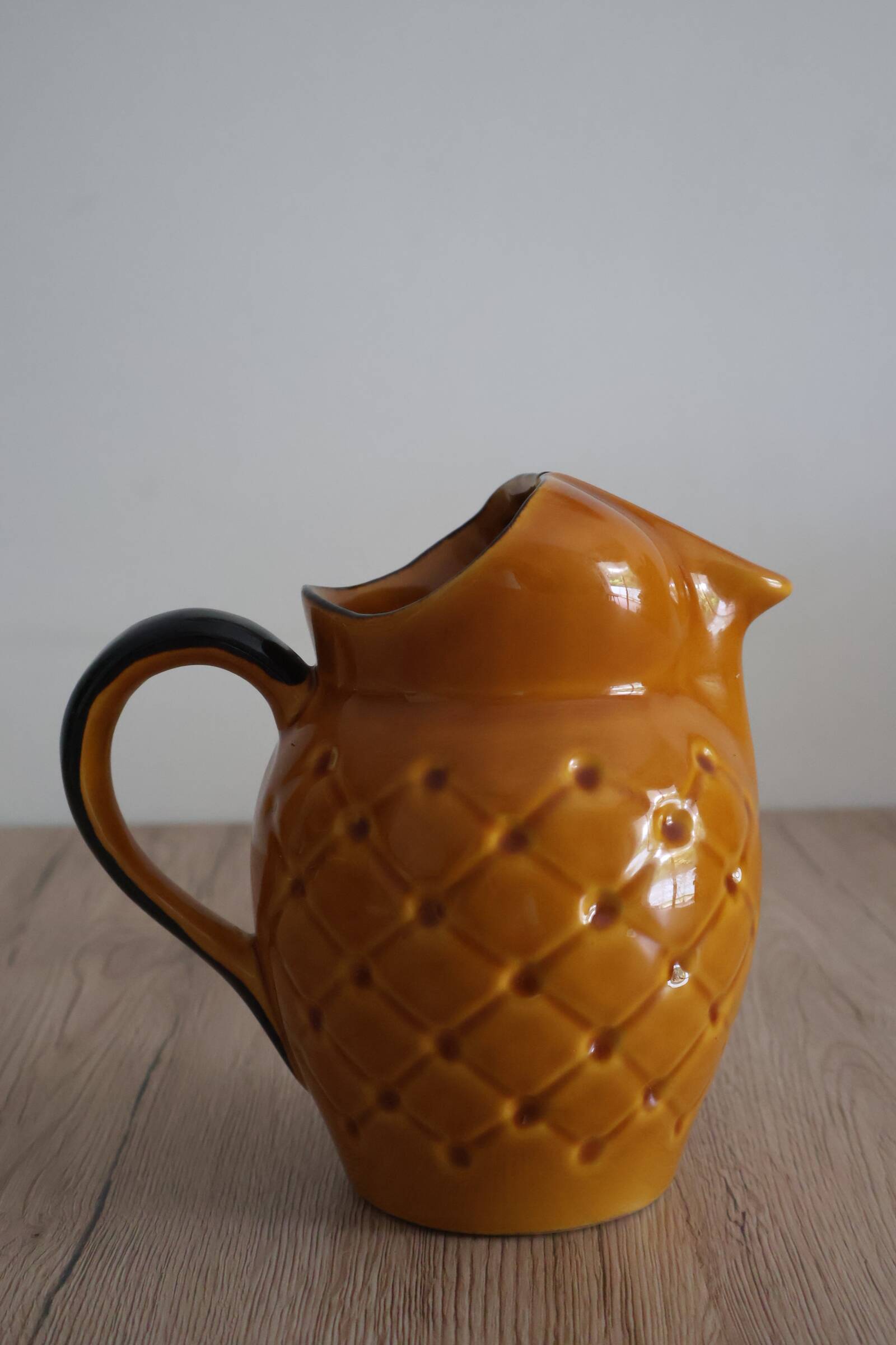 Pichet en céramique motif ananas années 60