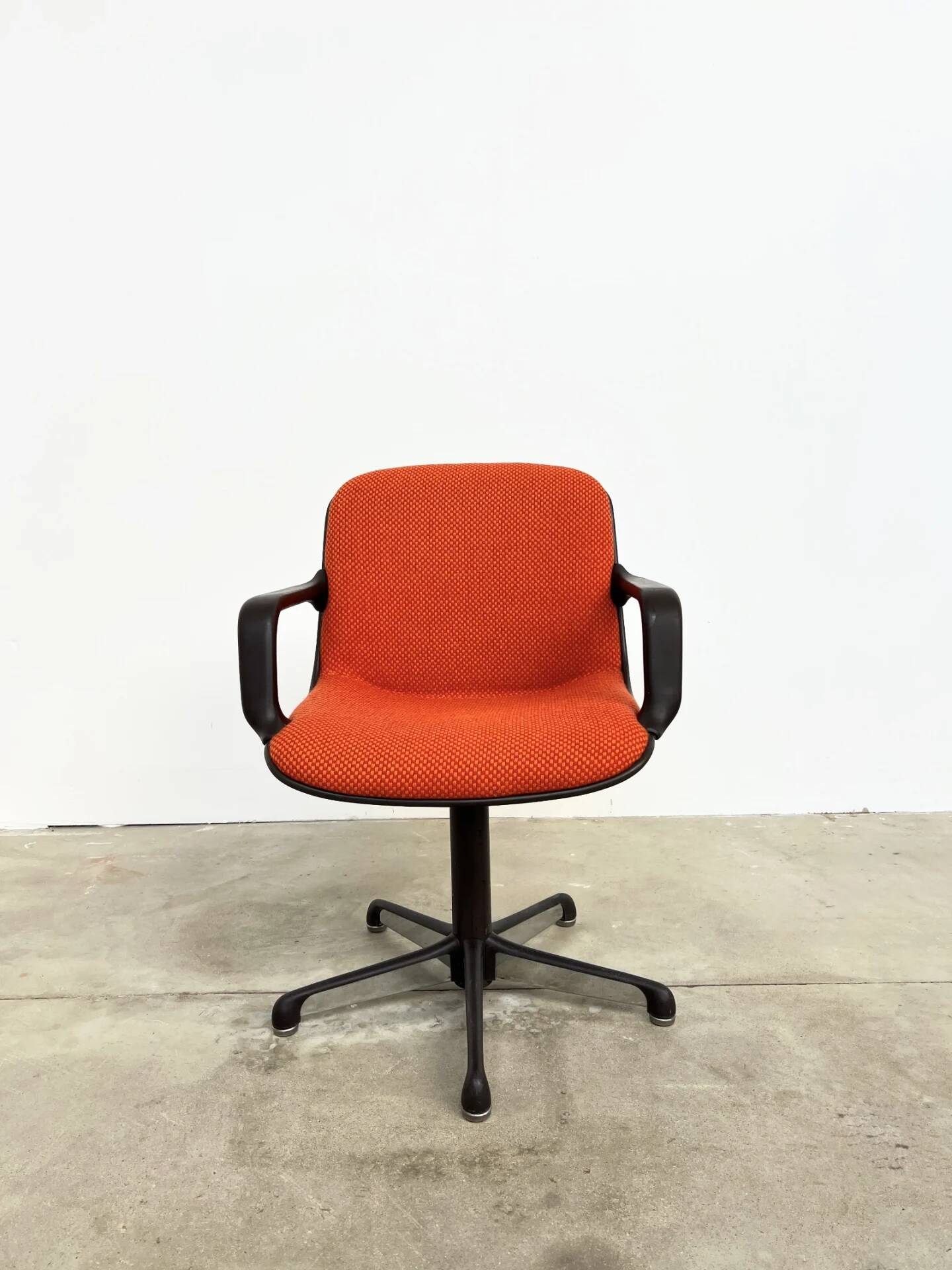 Visitor chair Charles Pollock for Comforto — orange wool, 1970s