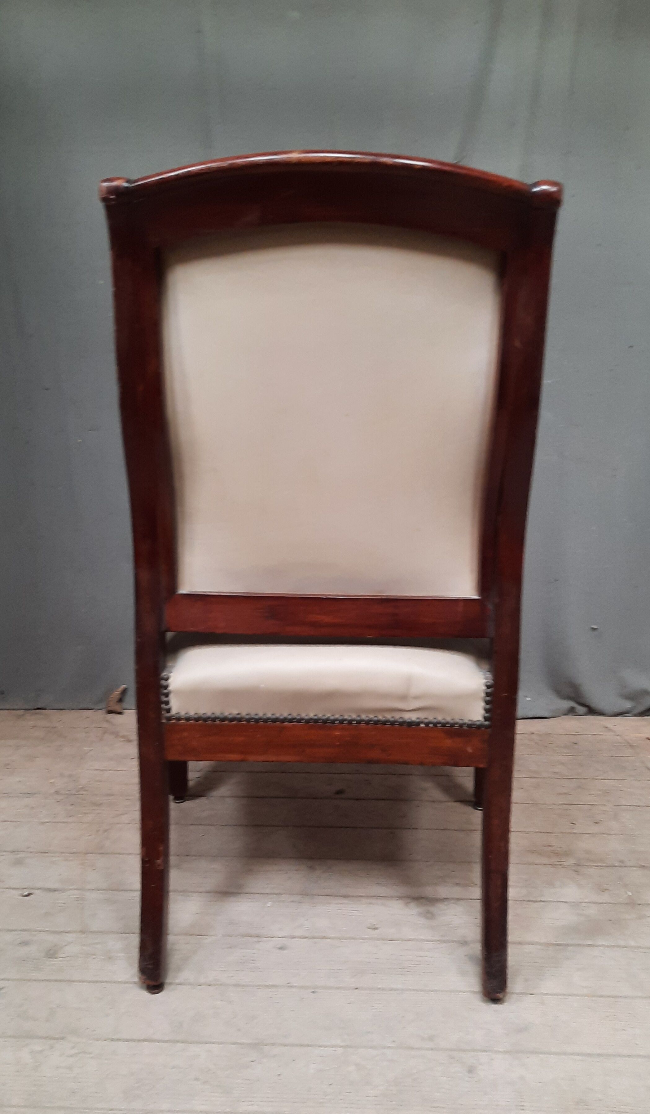 Mahogany armchair with butt