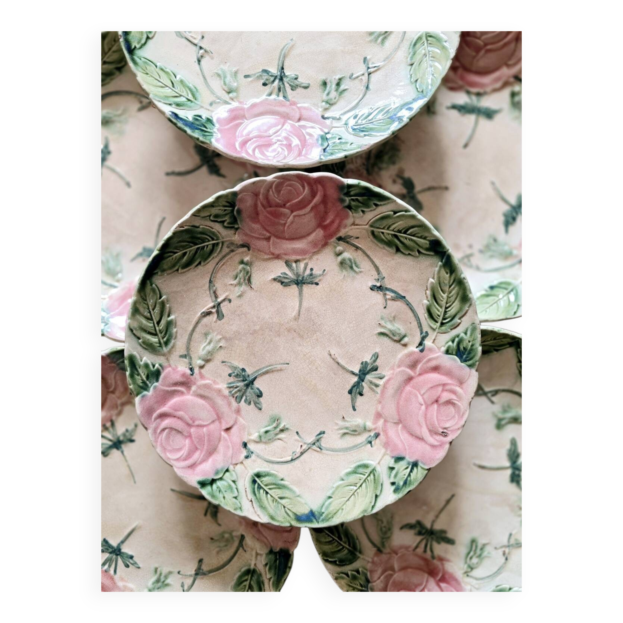 Lot de 7 assiettes Barbotine