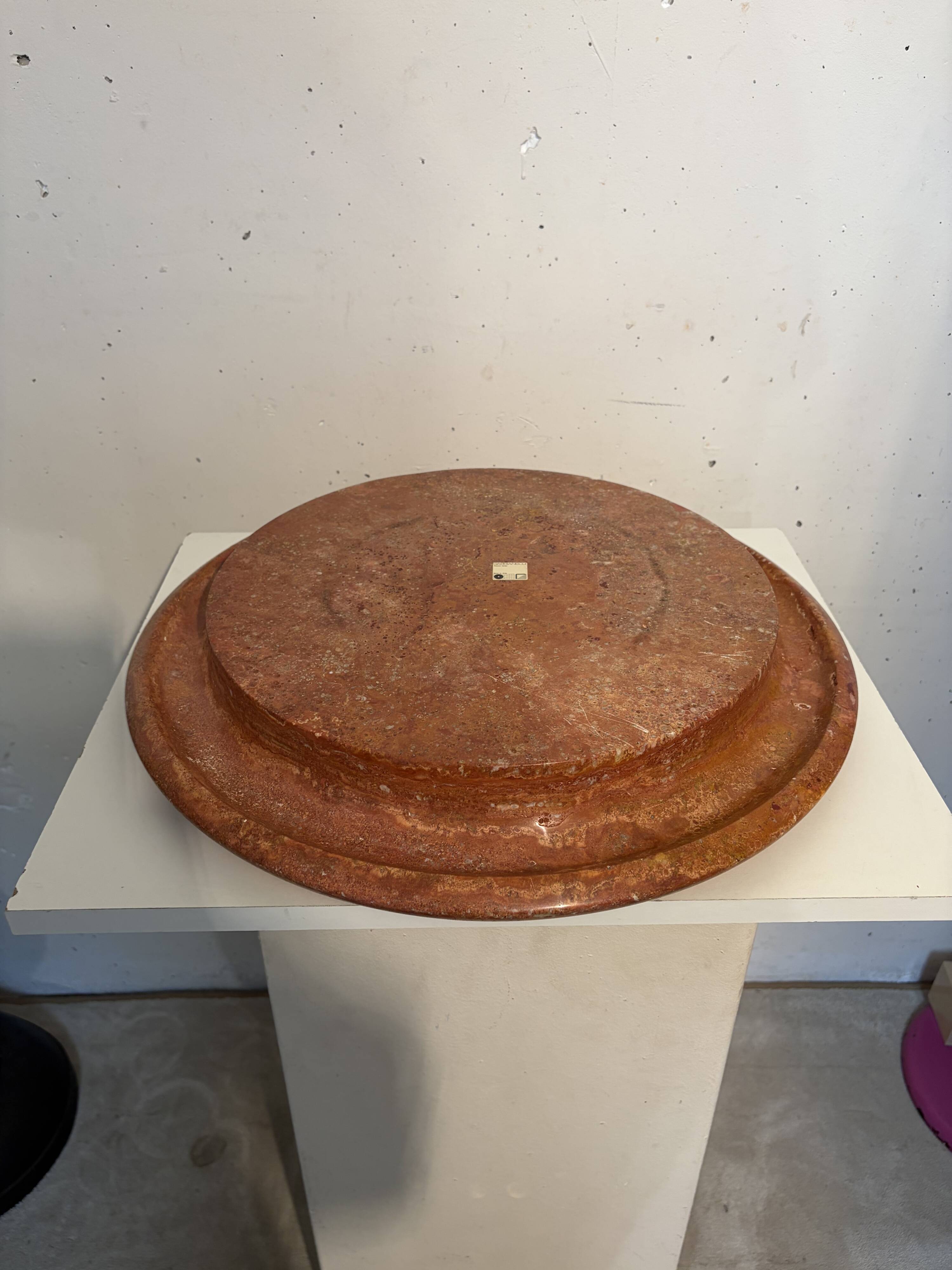 Milieu de table marbre rouge, Roberto Arioli, Gabbianelli, 1970