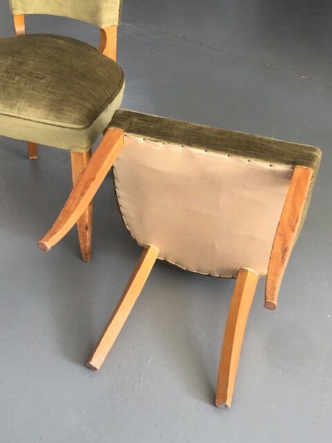 Chaises années 50 en velours vert bronze