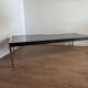 Grande table basse design années 70 chrome, verre fumé et skaï