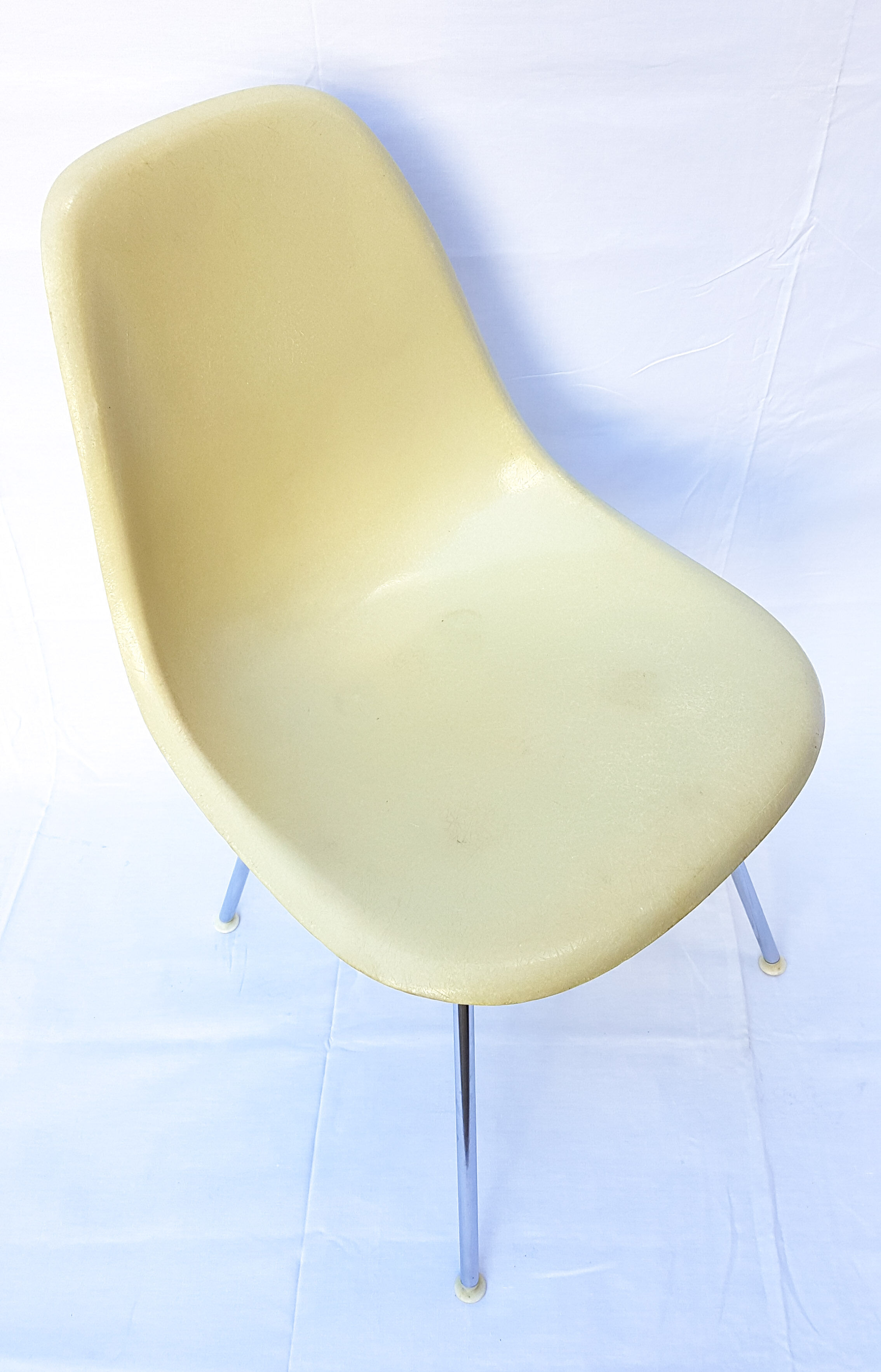 Chaise DSX Eames couleur parchemin