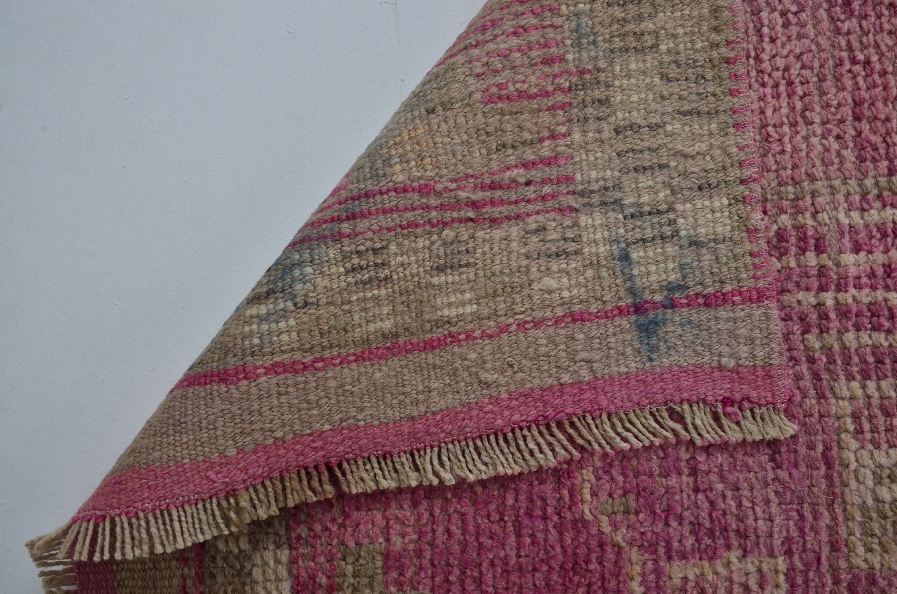 Neutral Light Pink Vintage Runner sku 2209