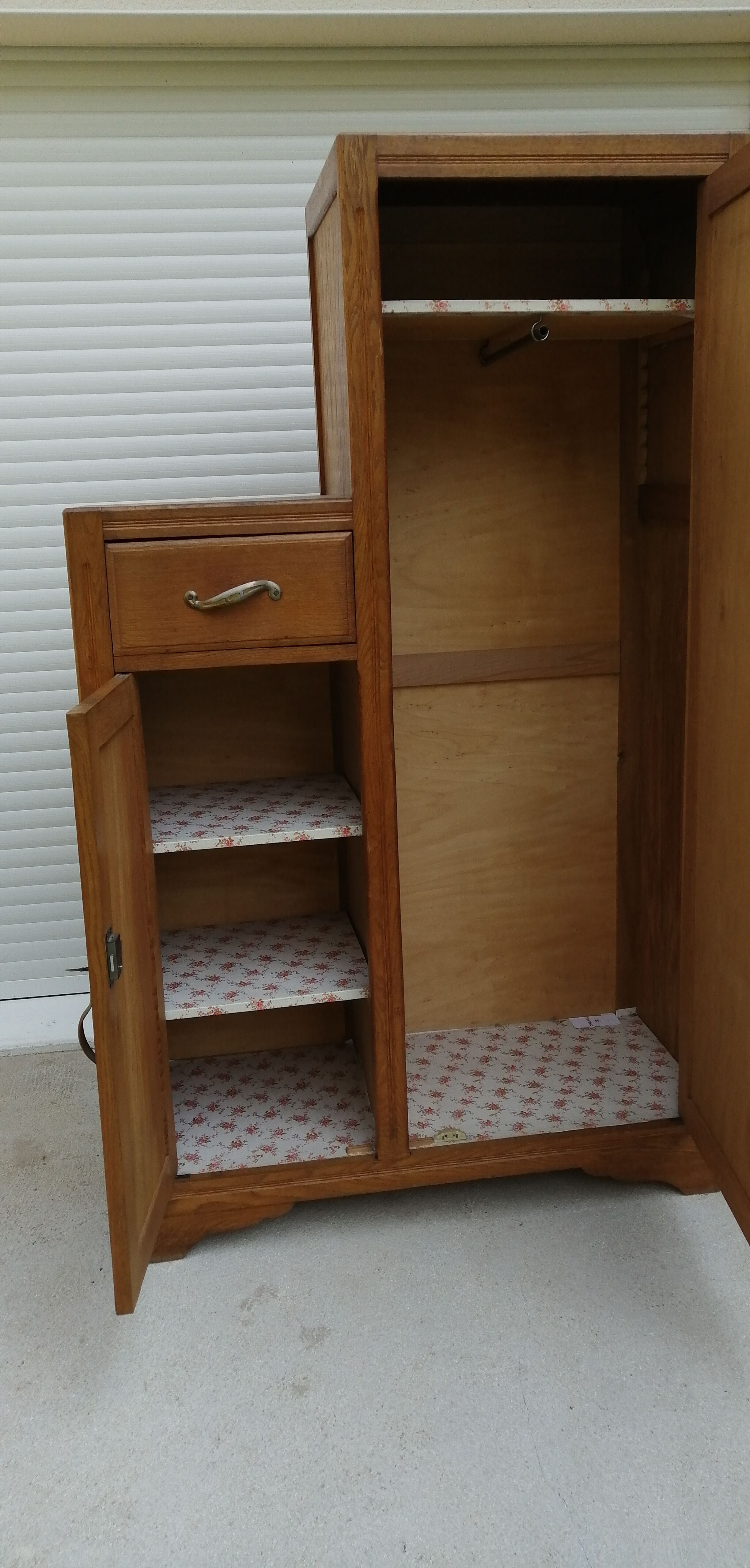 Asymmetrical cabinet