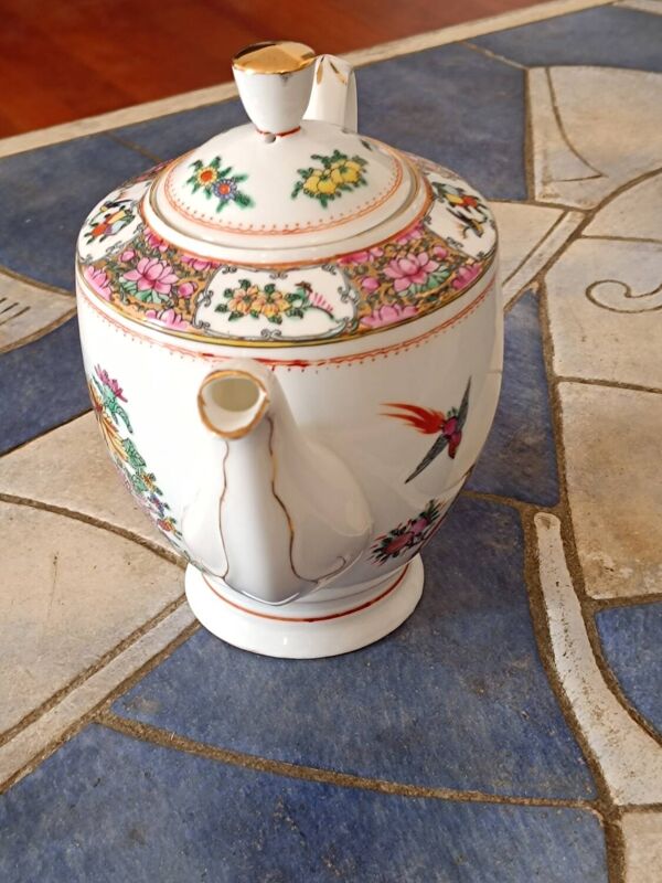 Théière en porcelaine de Chine vintage