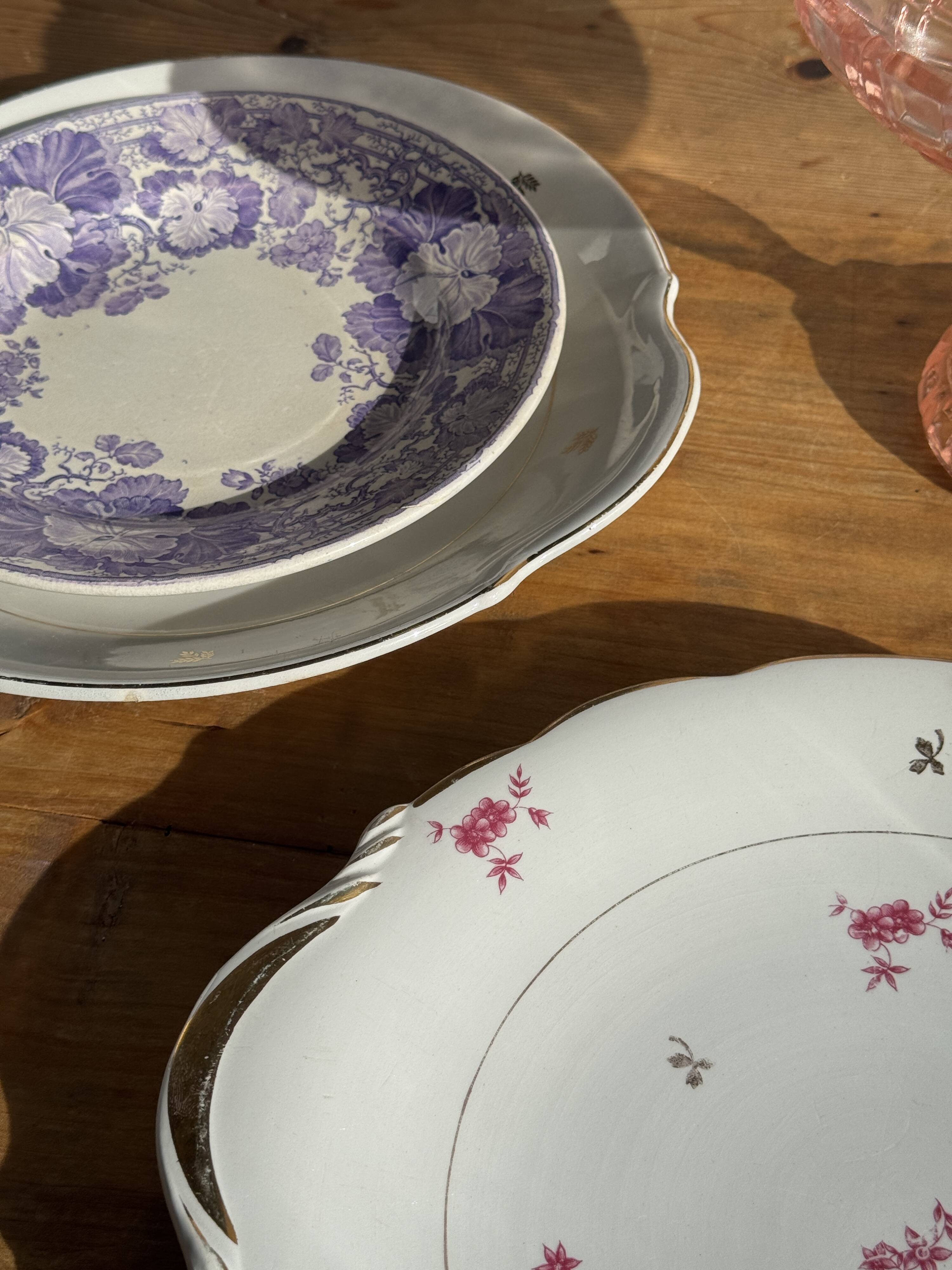 Old pie dish with 2 handles, golden wheat patterns, D28.