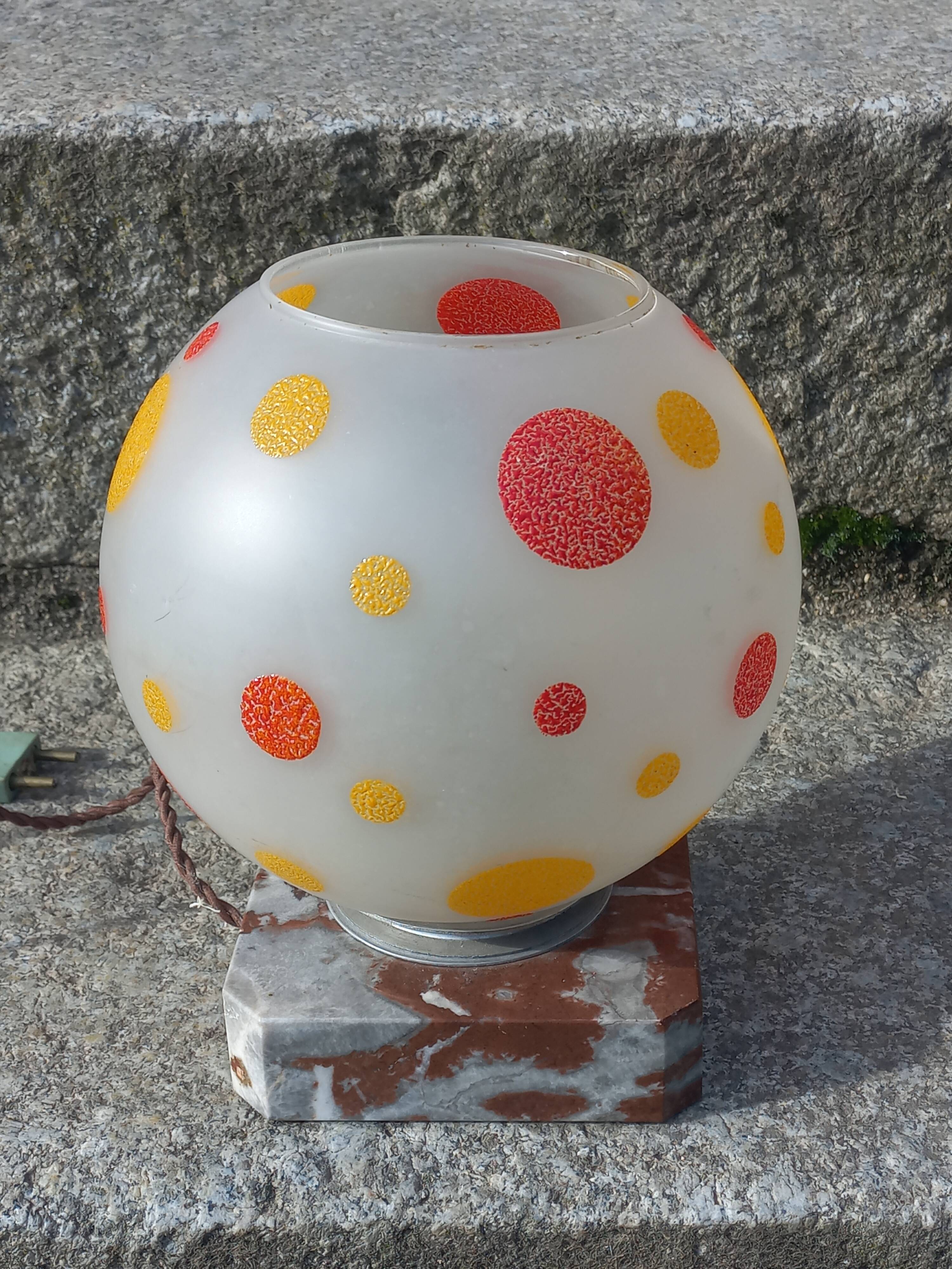 Art Deco night light in marble and enamelled glass from the 1930s.