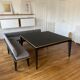 Vente : Table de salle à manger carrée sur mesure + banquette d'angle — lot
