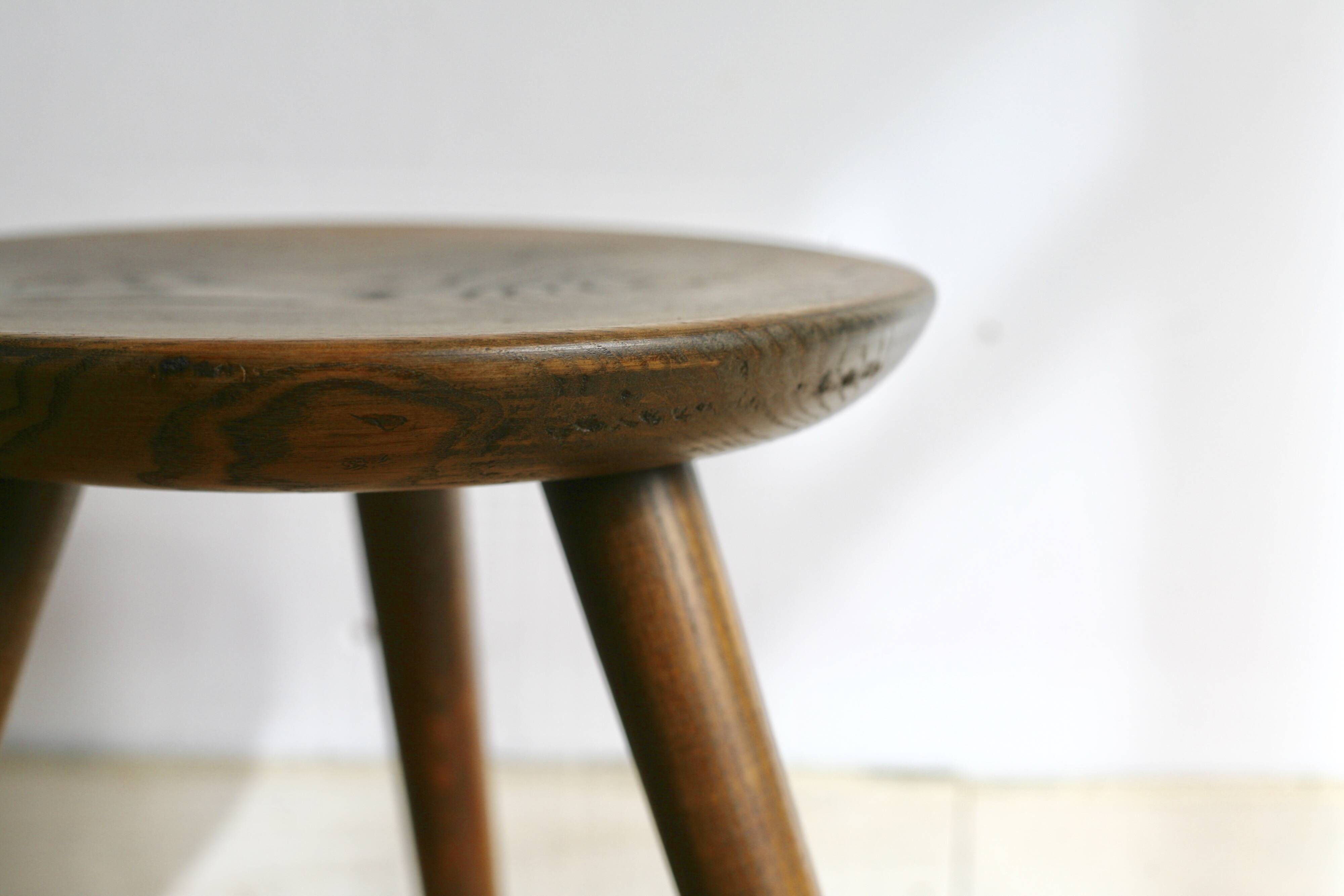 Tabouret tripode, produit dans les Vosges ( Gerardmer), années 50