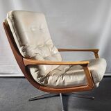 Leather armchairs designed by Eugen Schmidt for Soloform