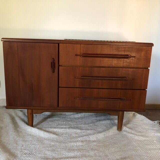 Vintage chest of drawers