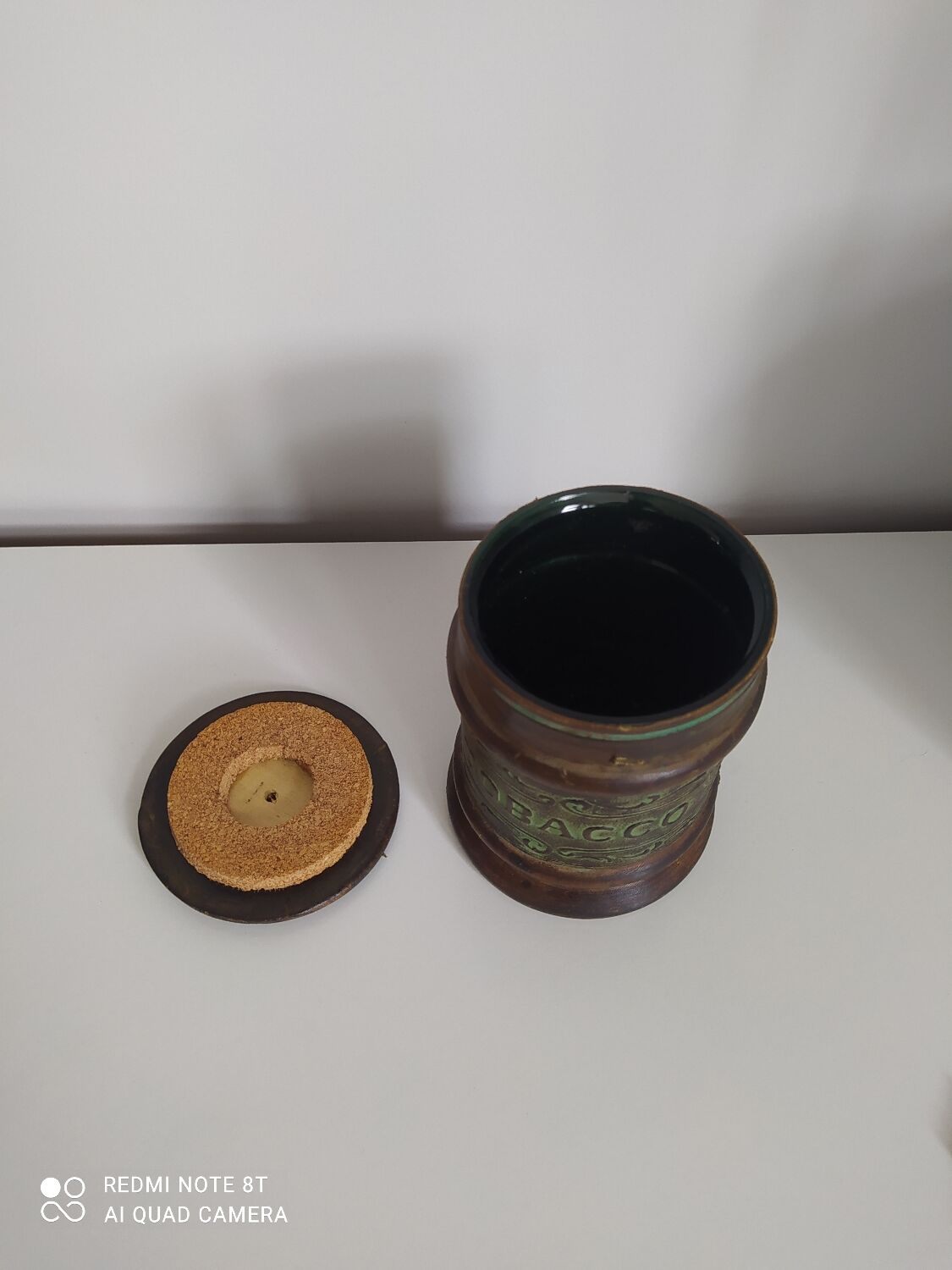Pot à tabac en cuir et en verre