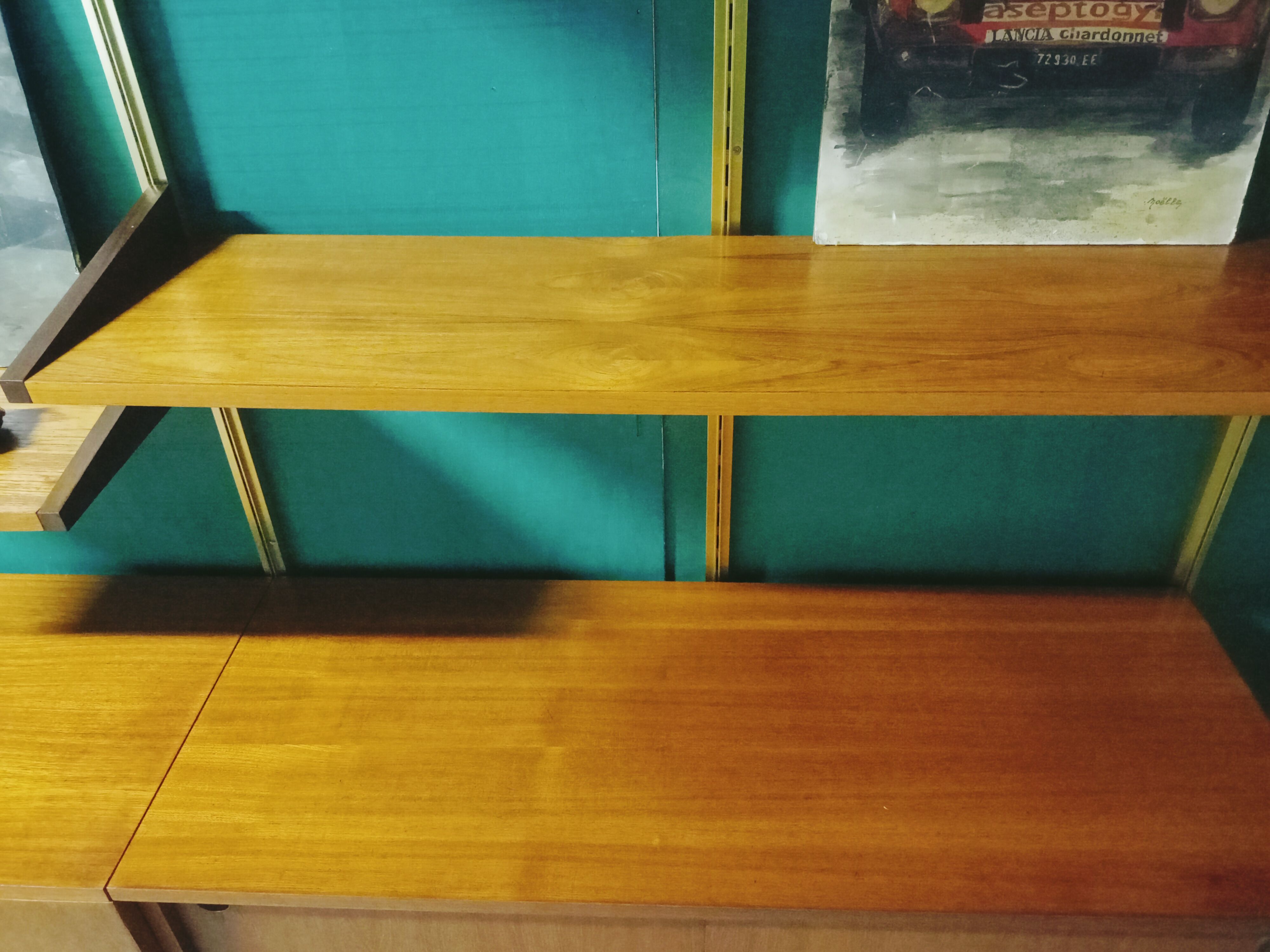 Modular wall shelf in Paolozzi teak