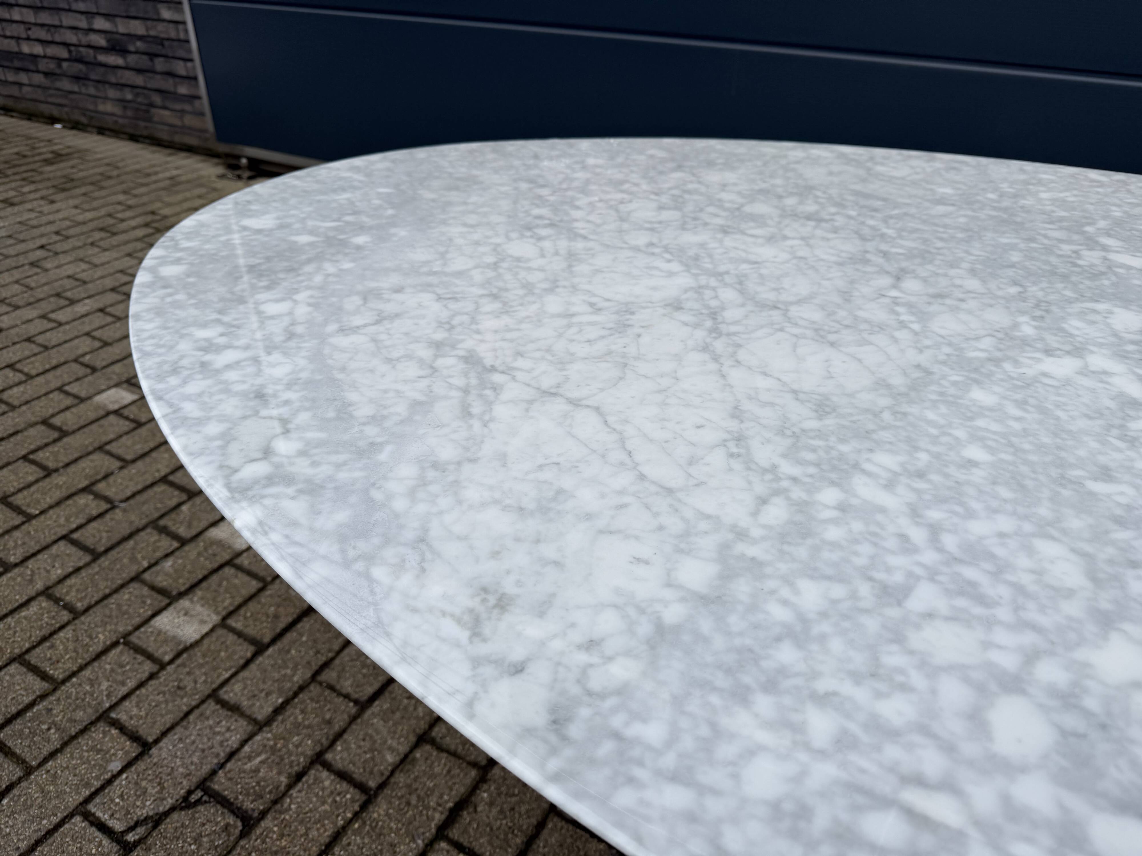 Original Knoll Tulip oval dining table (198cm) Carrara marble