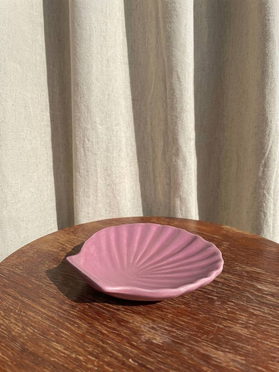 Vintage ceramic shell dish