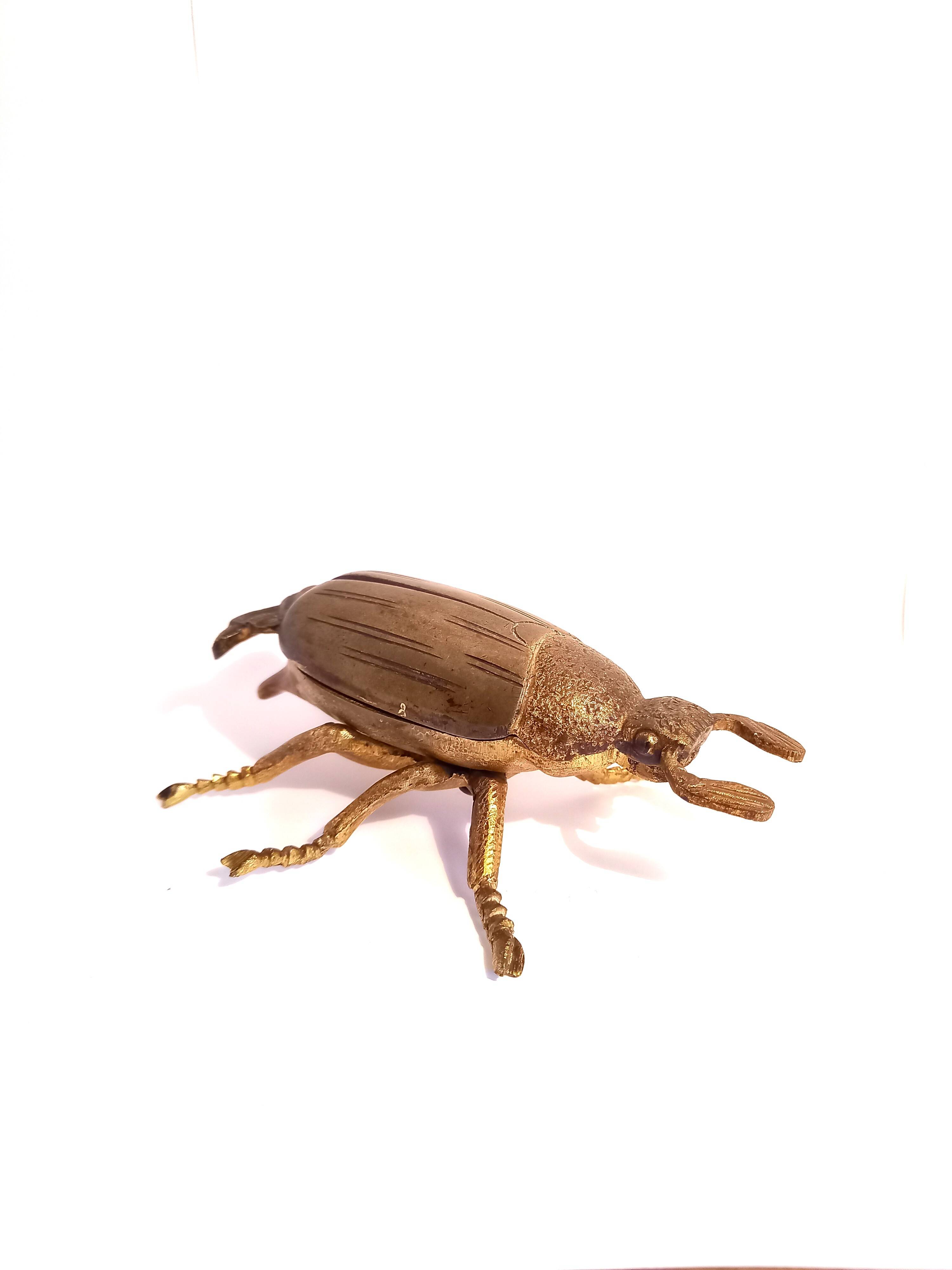 Ashtray with lid in the shape of a beetle in gilt bronze