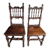 Paire rare de chaises sculptées, fabrication italienne du XVIIe siècle.