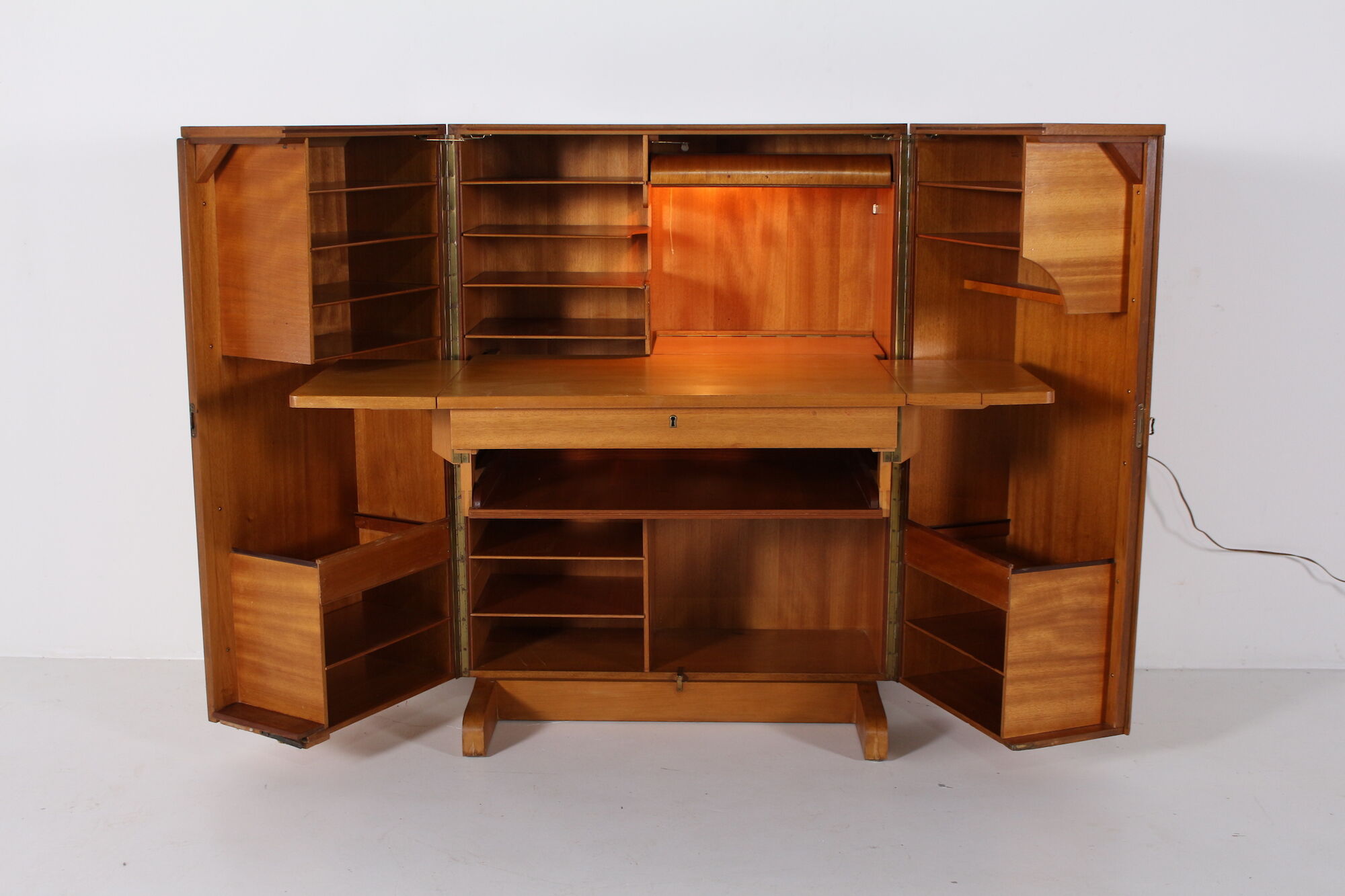 Retractable desk "Magic Box" Mummenthaler & Meier