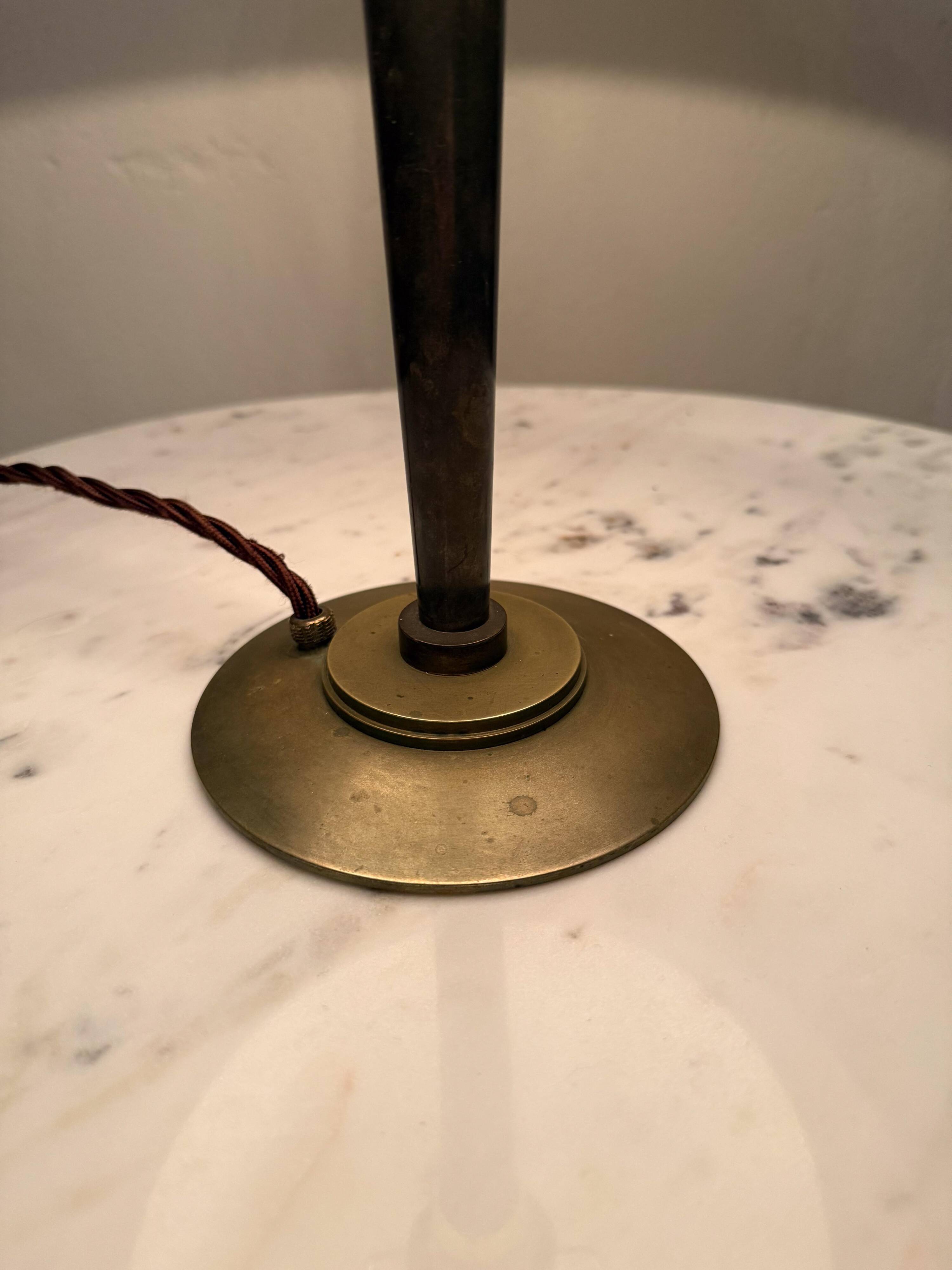 Art Deco bronze table lamp sculpture made in Sweden, 1930s.