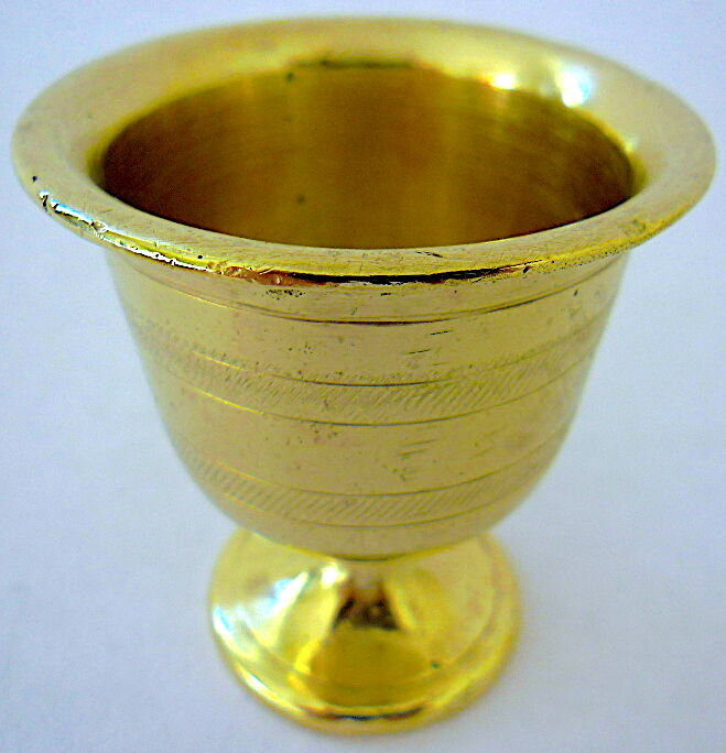 Former bronze cockroach with natural goose or cane egg