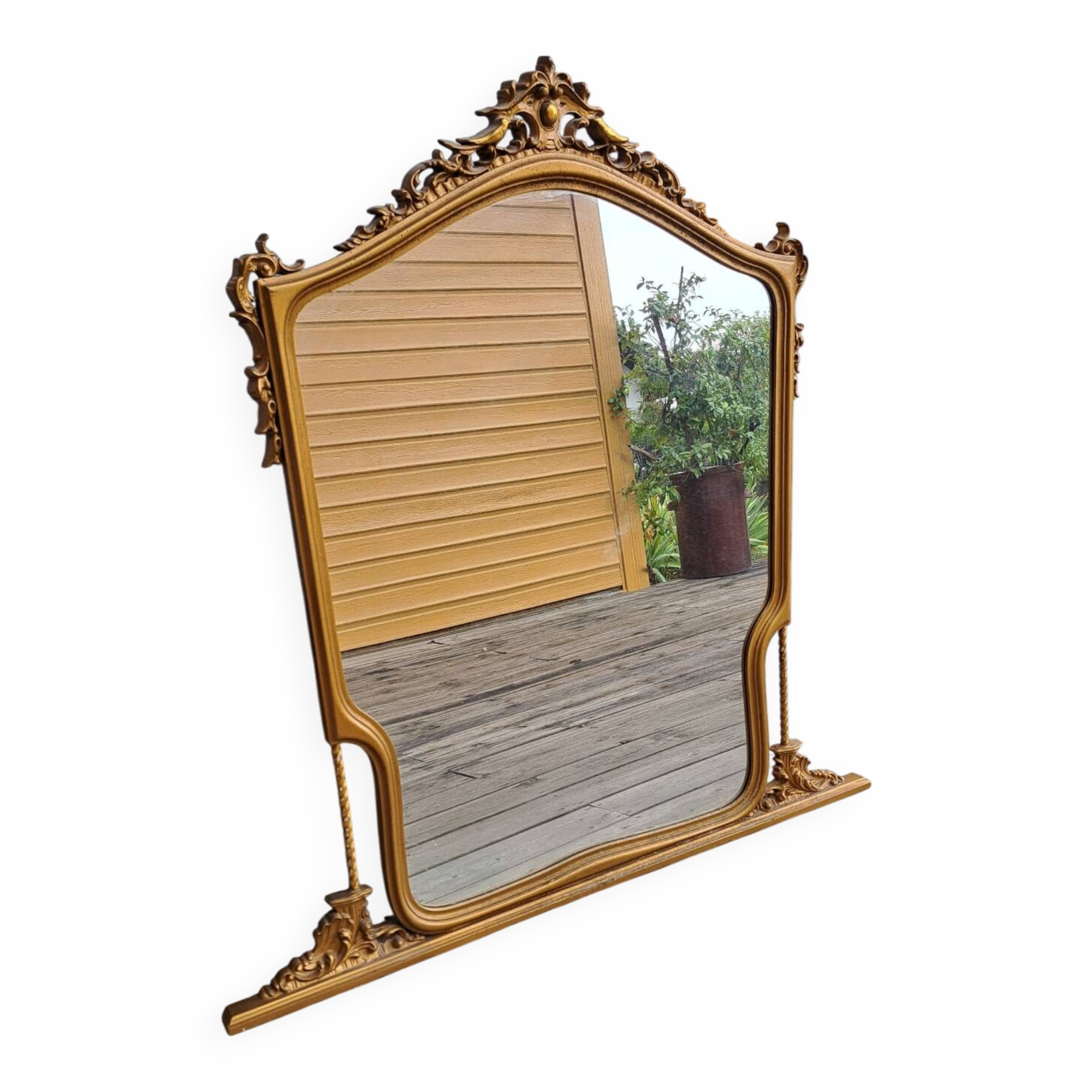 Atypical gold mirror