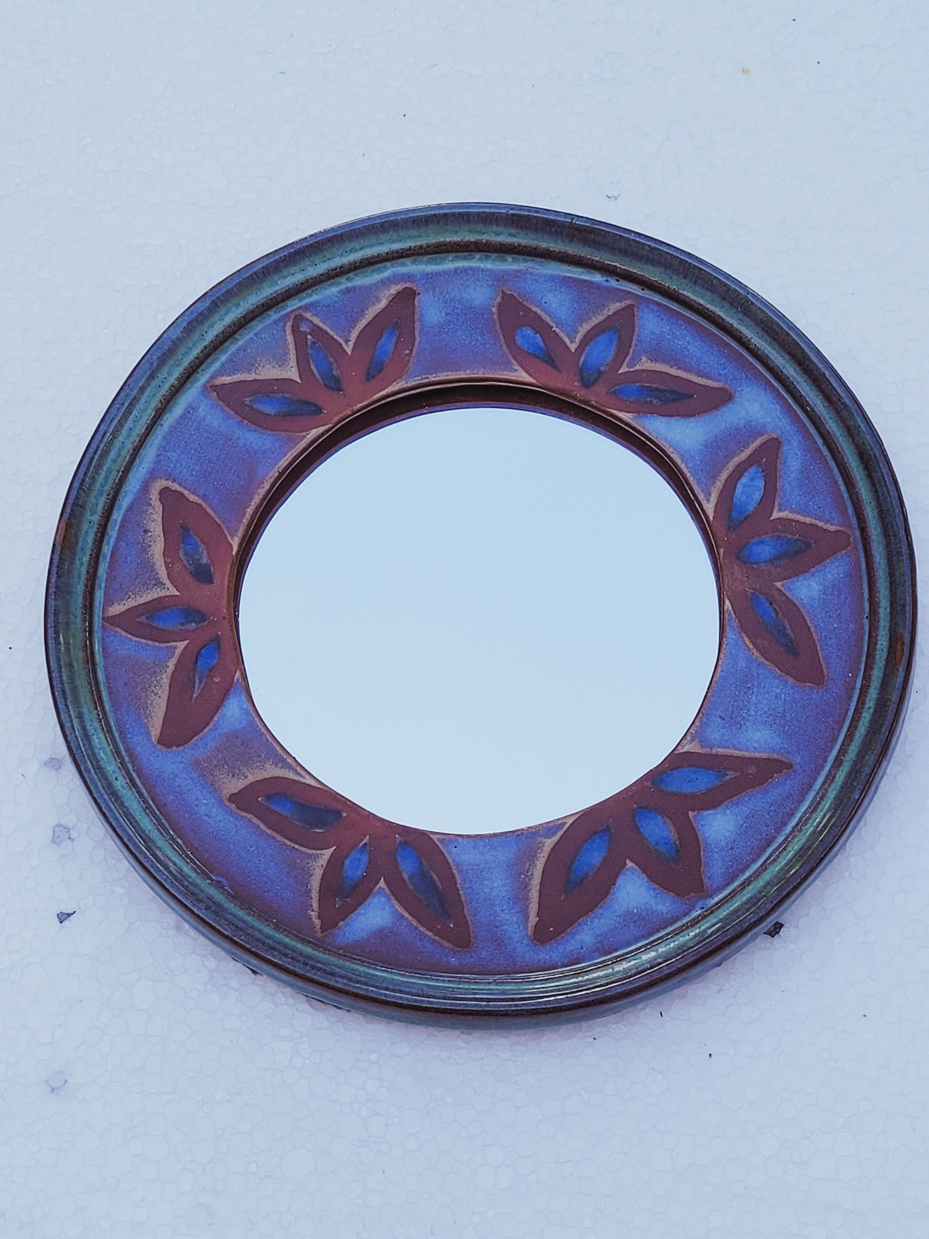 Vintage ceramic mirror dequeker