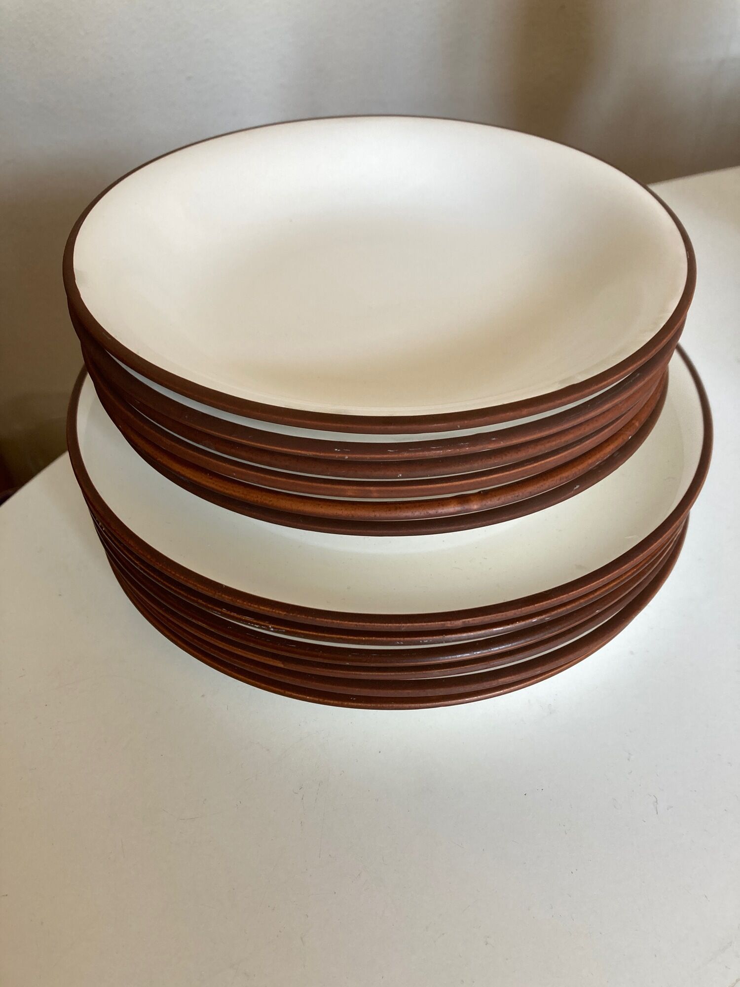 Set of 6 flat plates and 6 hollows in enamelled earth KMK 1965