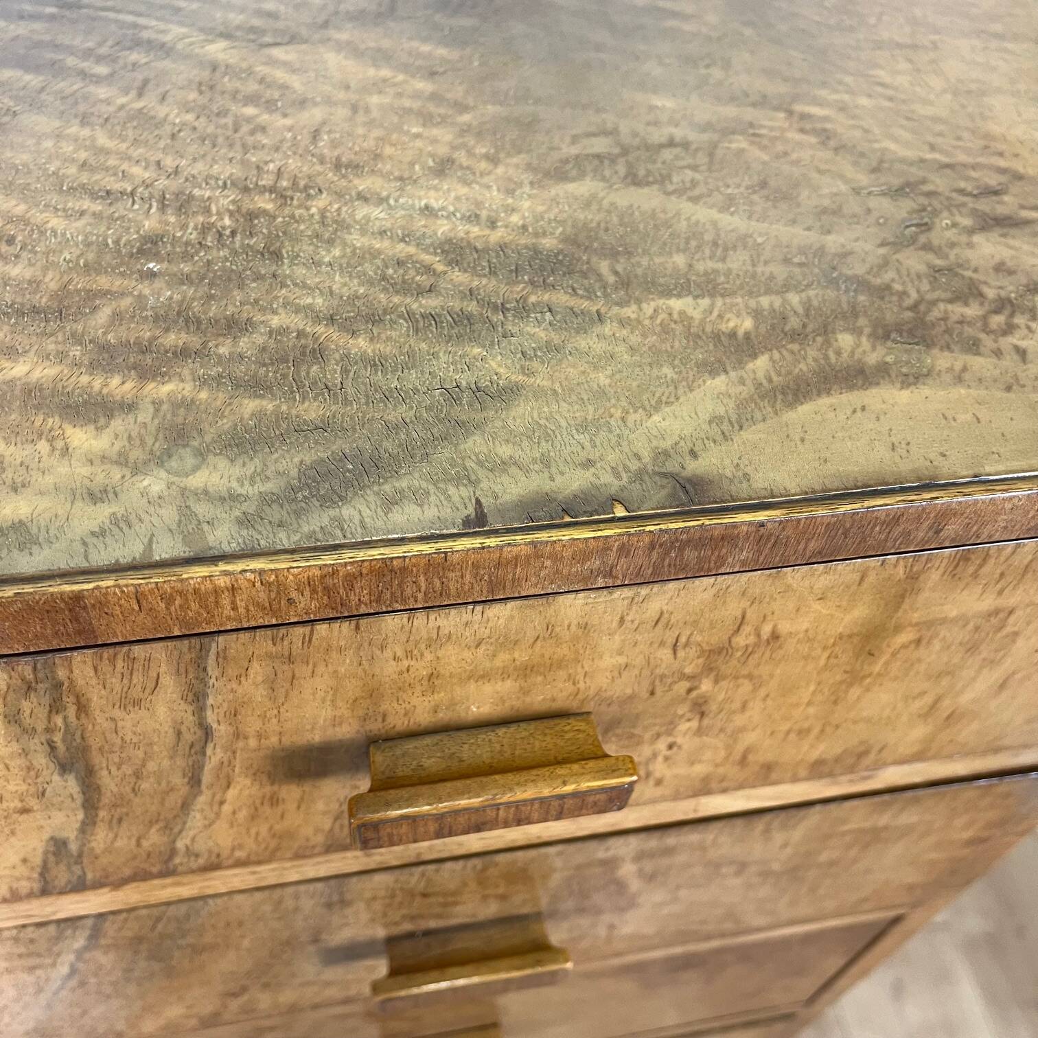 Tall chest of drawers, Art Deco weekly chest in flamed walnut, 1930-1940