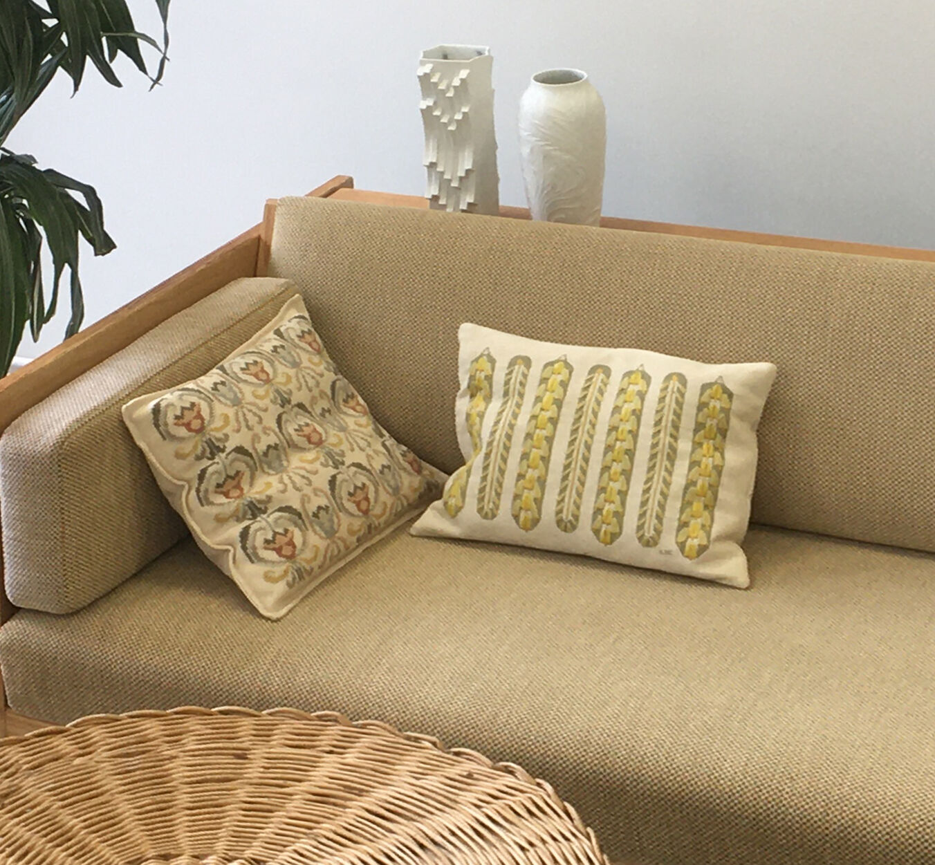 Porcelain vase by Heinrich Fuchs for Hutschenreuther, 1960s