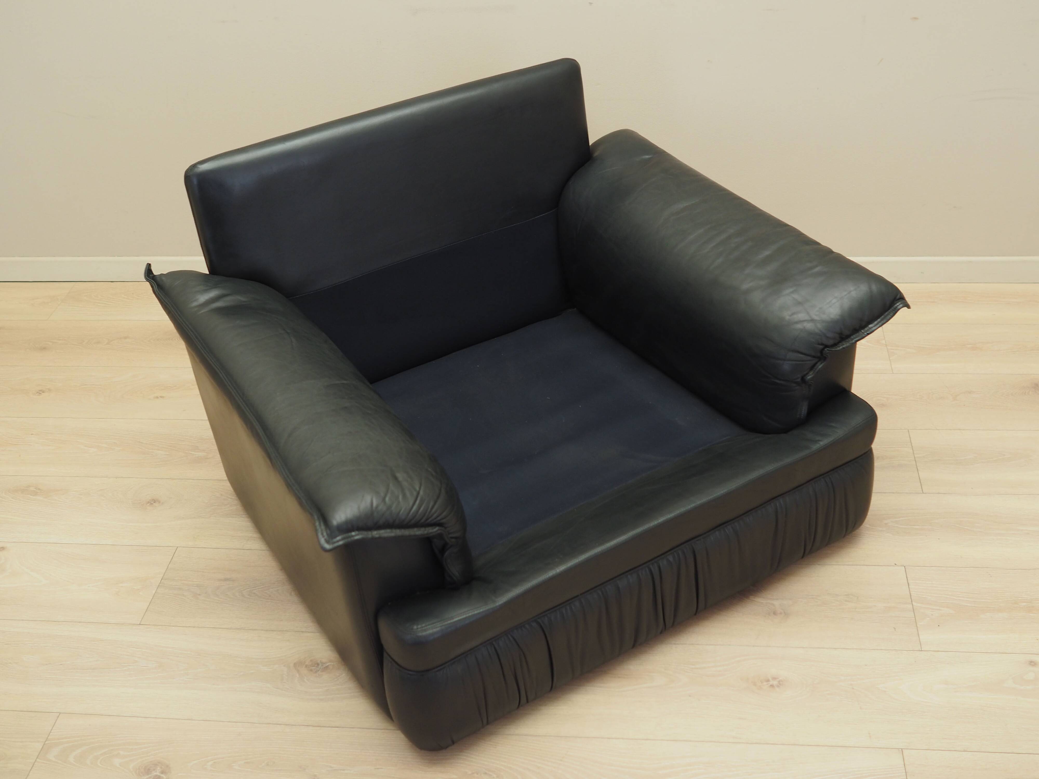 Leather armchair, Italian design, 1960s, production: Italy