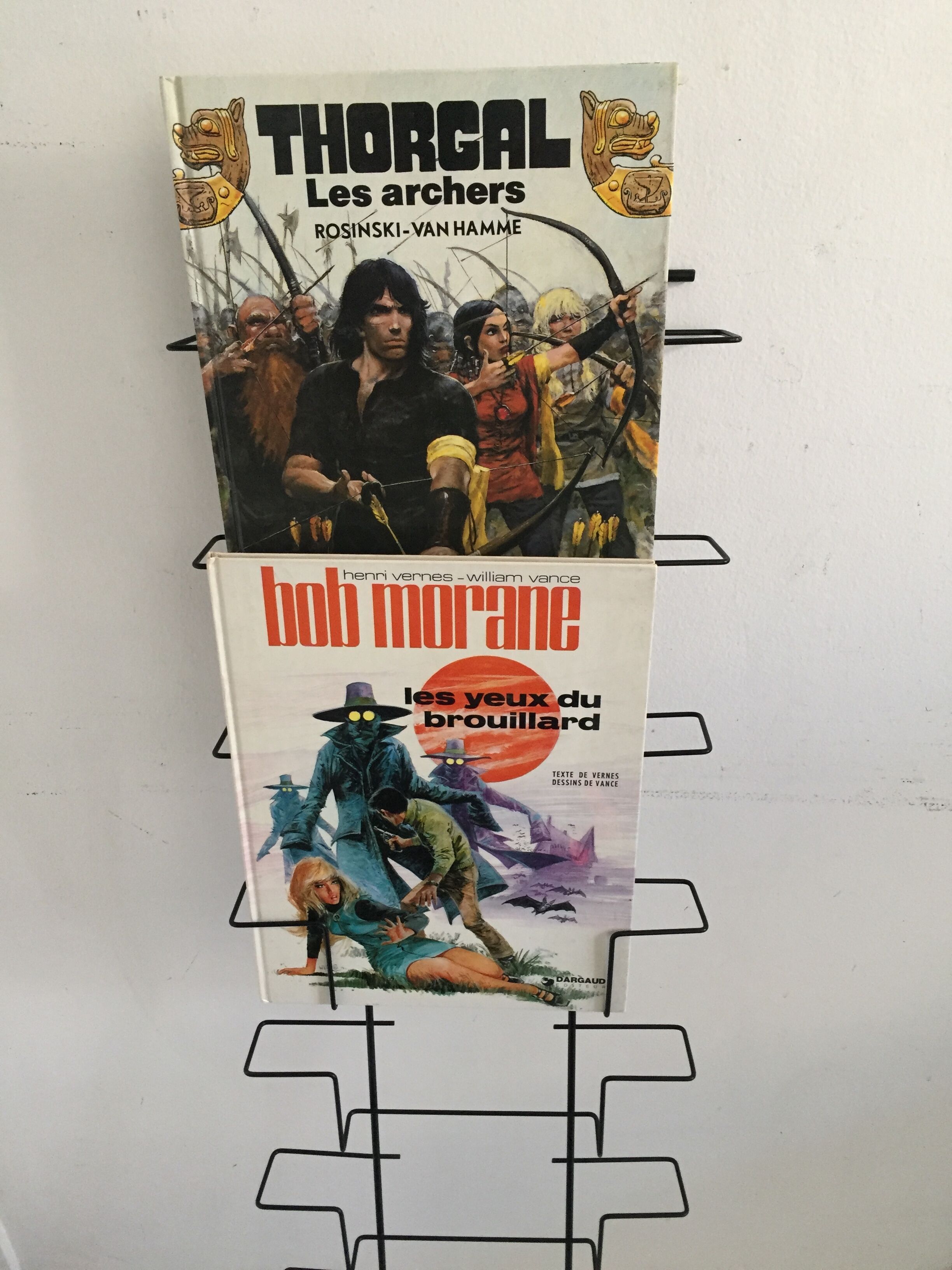 Presenter, magazine holder