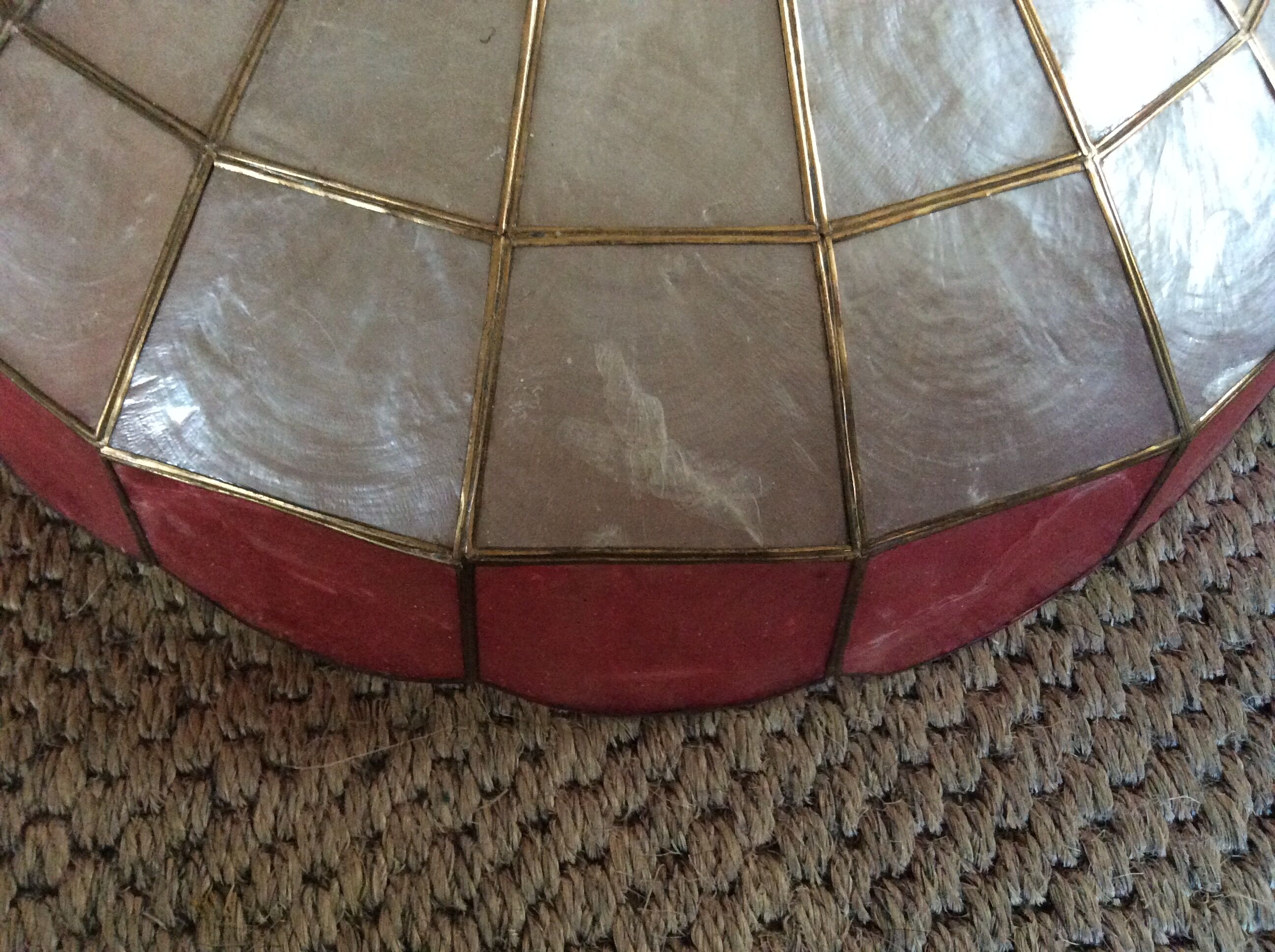 Mother-of-pearl suspension