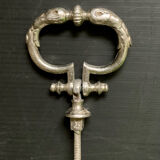 "Fish" handle
