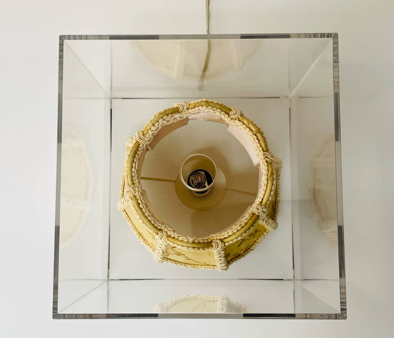 Flos Miniteca lamp – design by Ron Gilad – cube in plexiglass