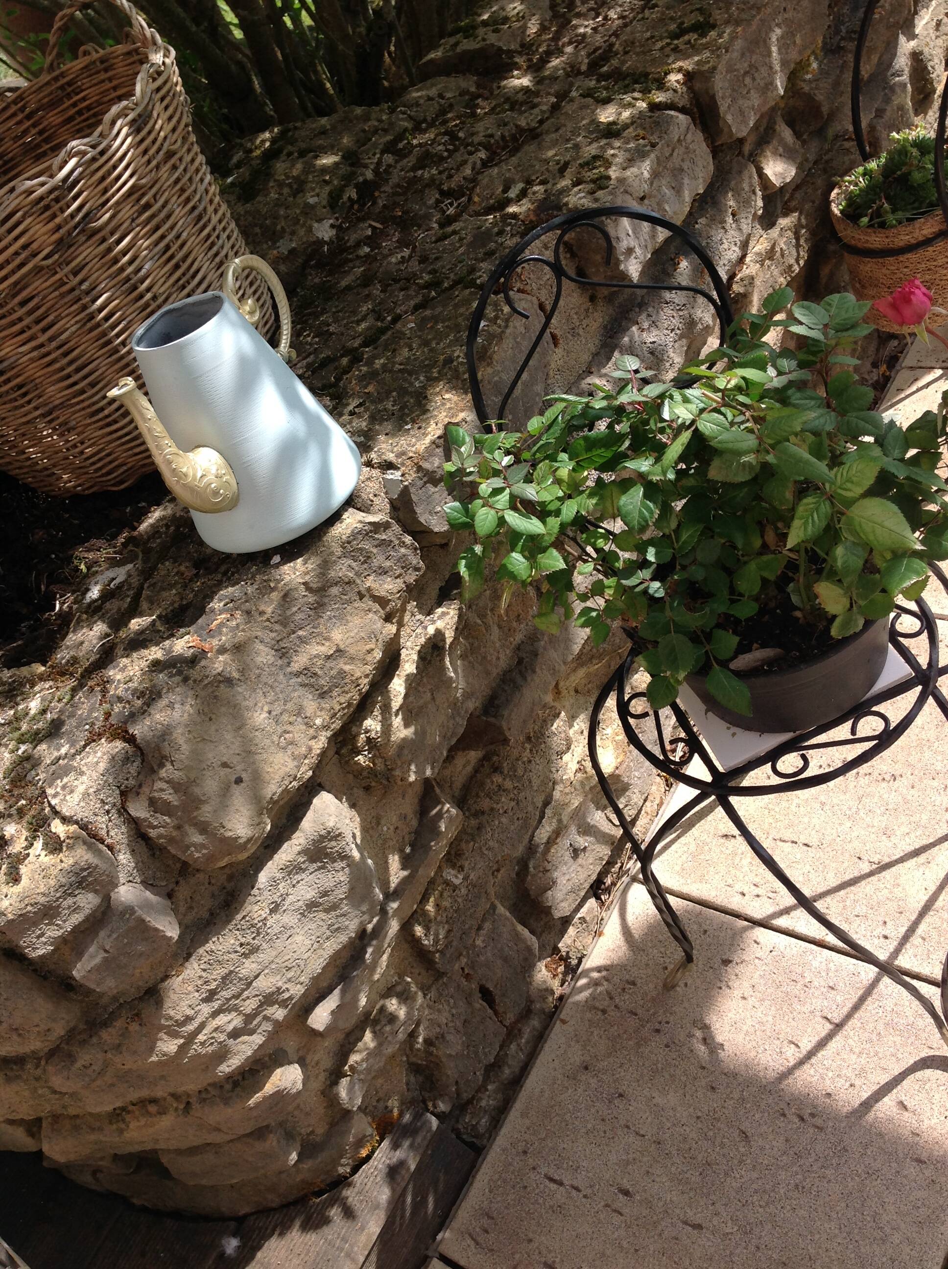 Plant holder "chair" in wrought iron and earthenware / vintage 60s-70s