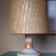 Lampe vintage pied en grès, abat-jour macramé