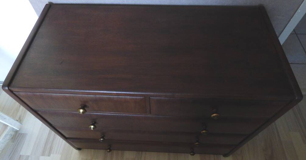 Antique chest of drawers from the 50s with 5 curved drawers, vintage old-style assembly and brass knobs