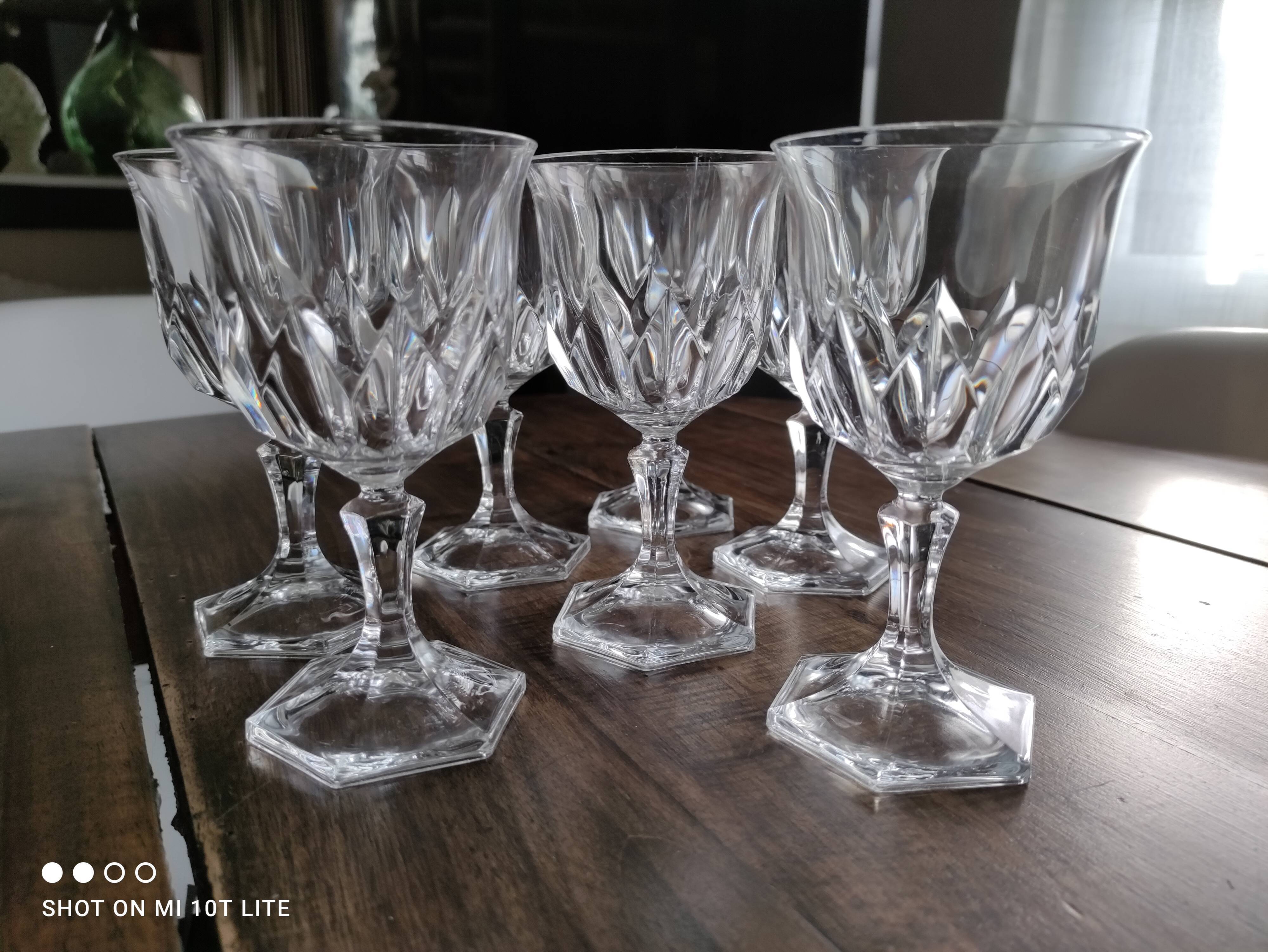 Lot de 7 verres à vin blanc en verre ancien