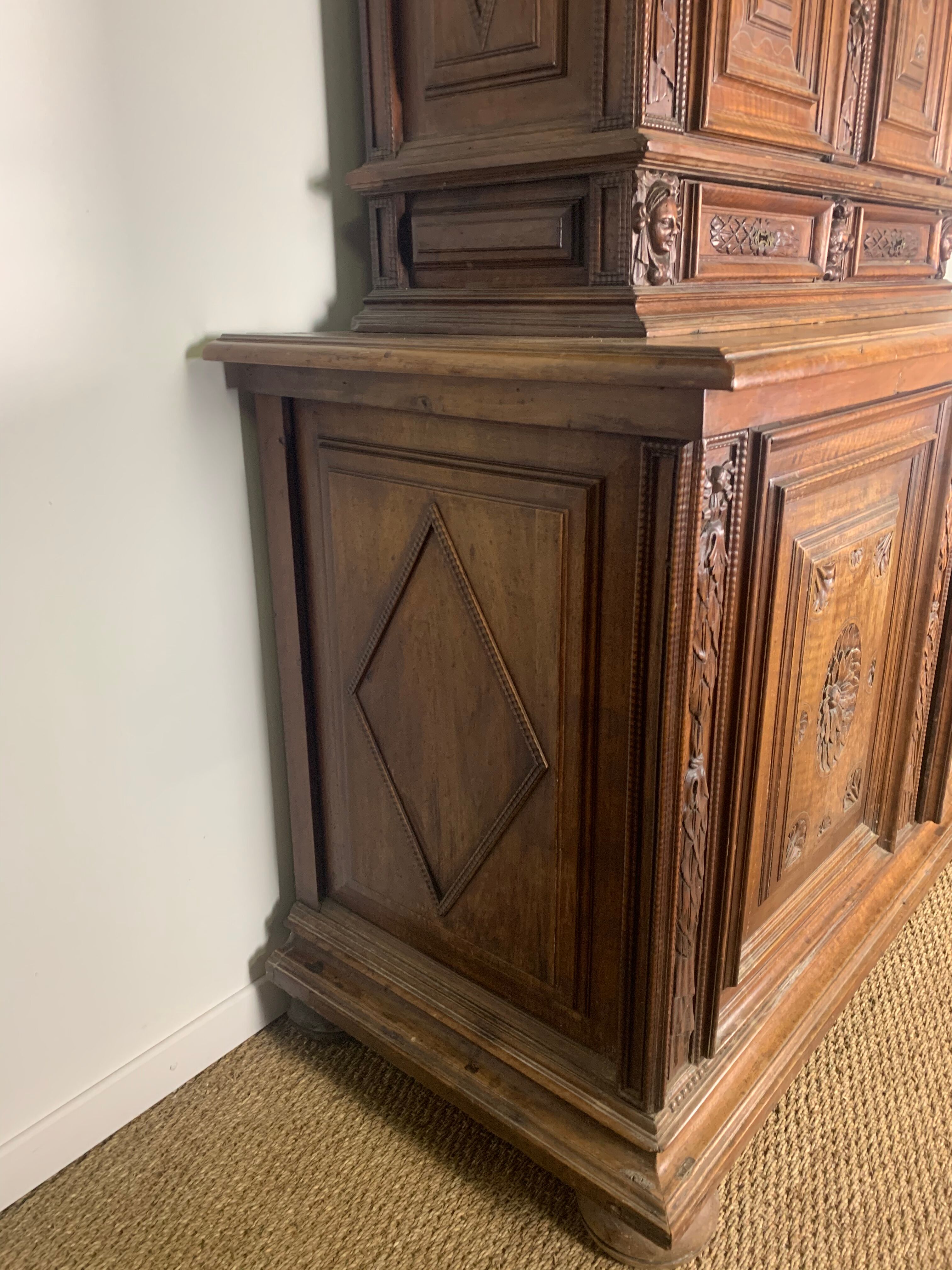 Two-body sideboard with withdrawal