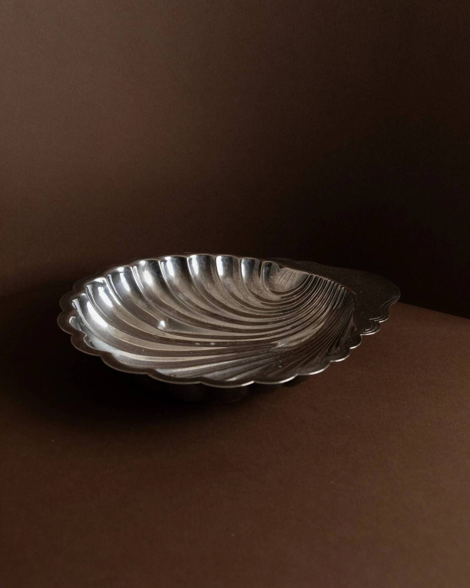 Silver-plated metal shell-shaped saladier from Italy, 1960s, vintage fruit and jewellery bowl