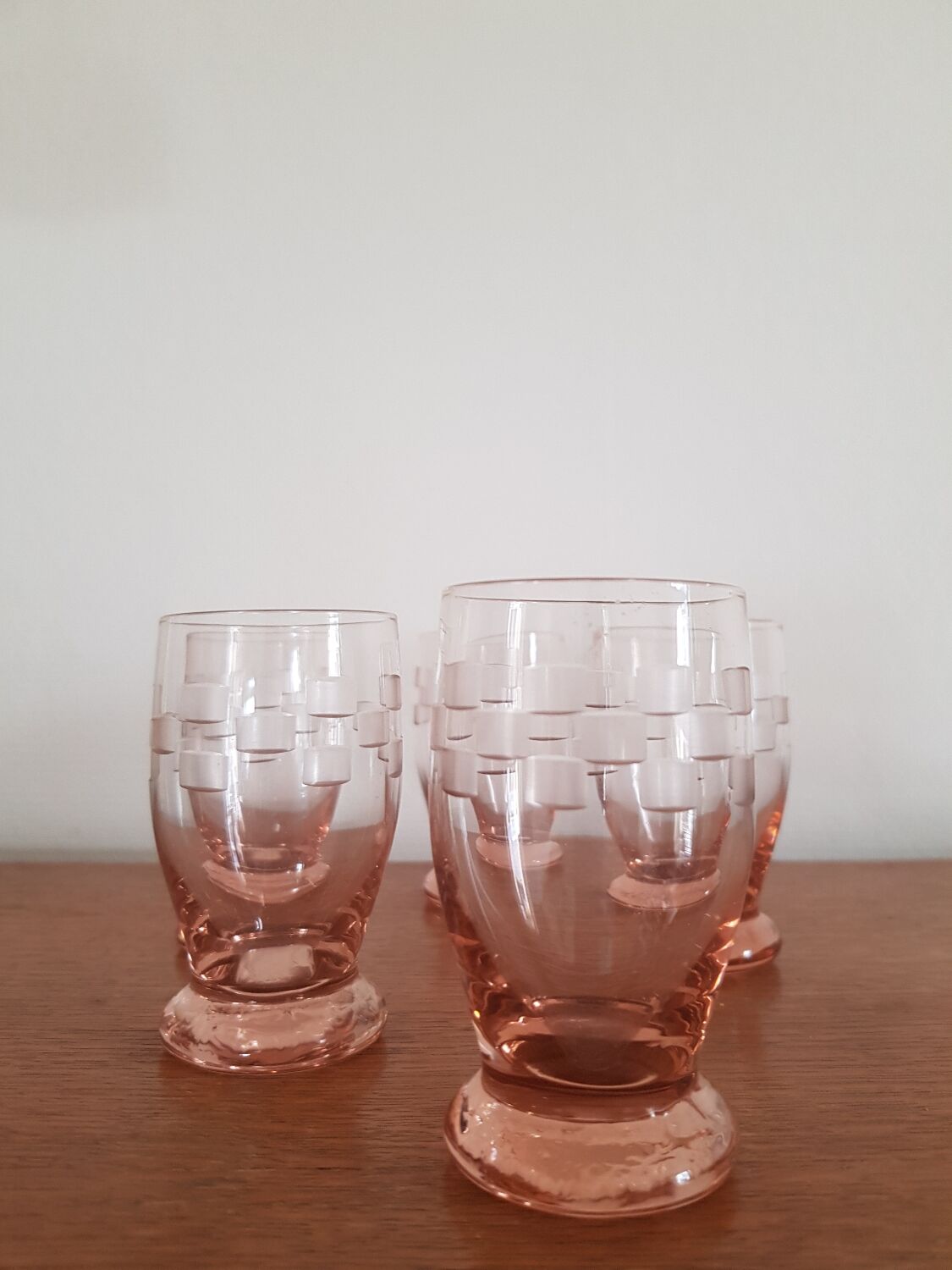 Set of 5 pink glasses