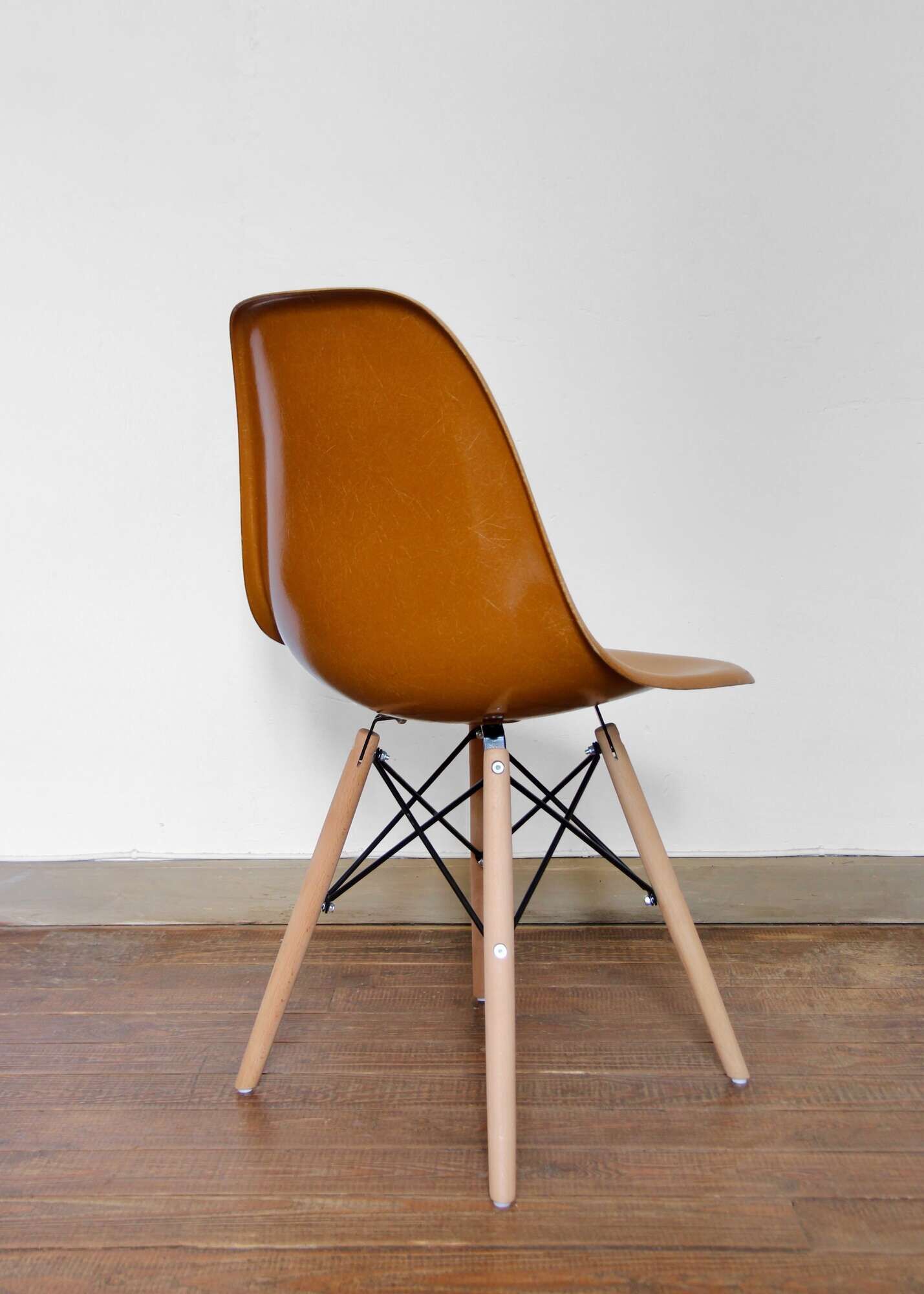 Chaise DSW ochre dark par Charles et Ray Eames pour Herman Miller, années 60