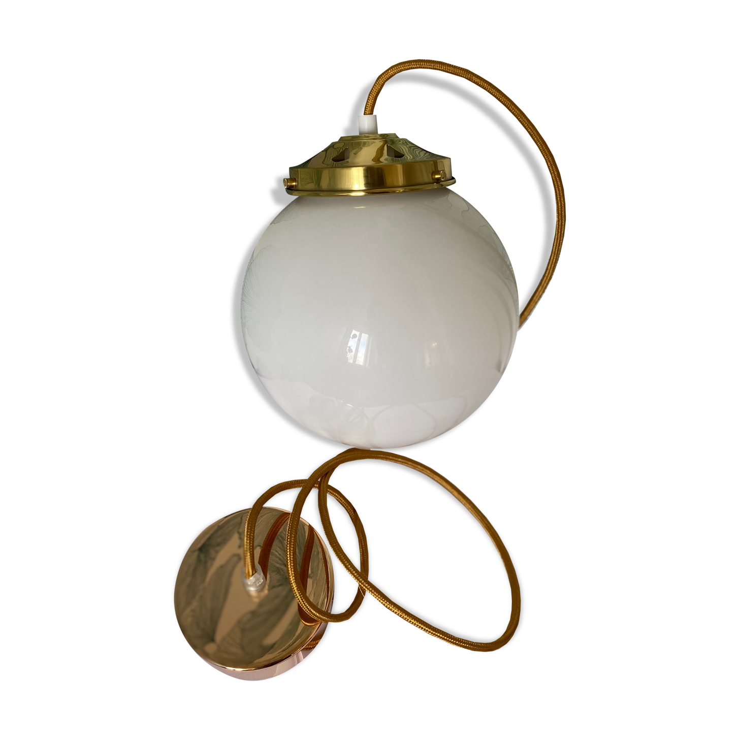Suspension globe vintage opaline et doré