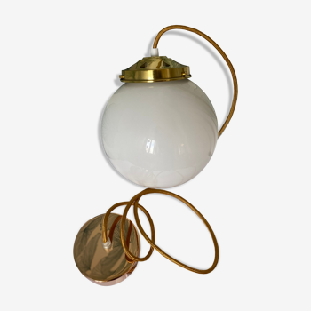 Suspension globe vintage opaline et doré