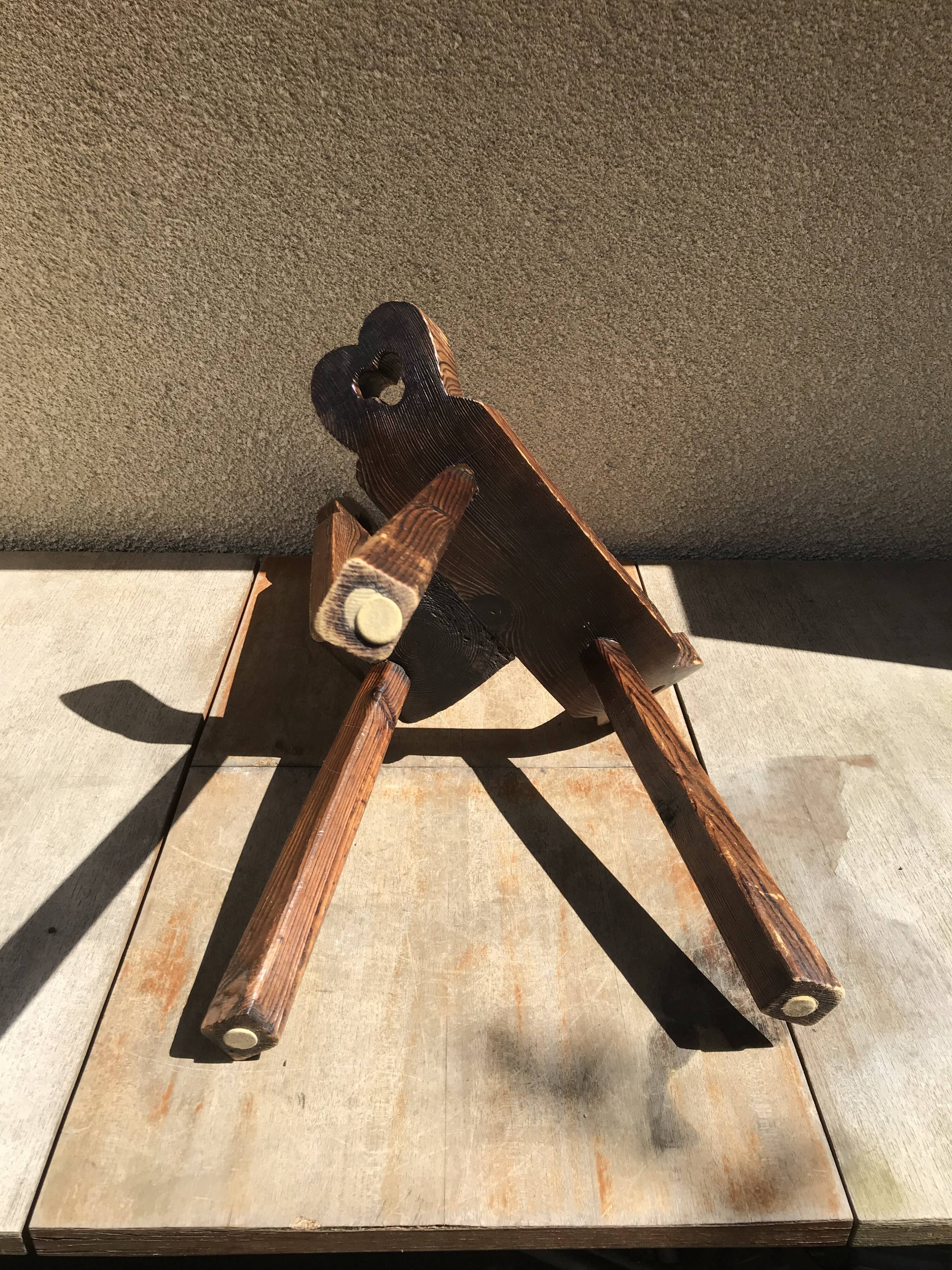 Chaise tripode bois sculpté vintage