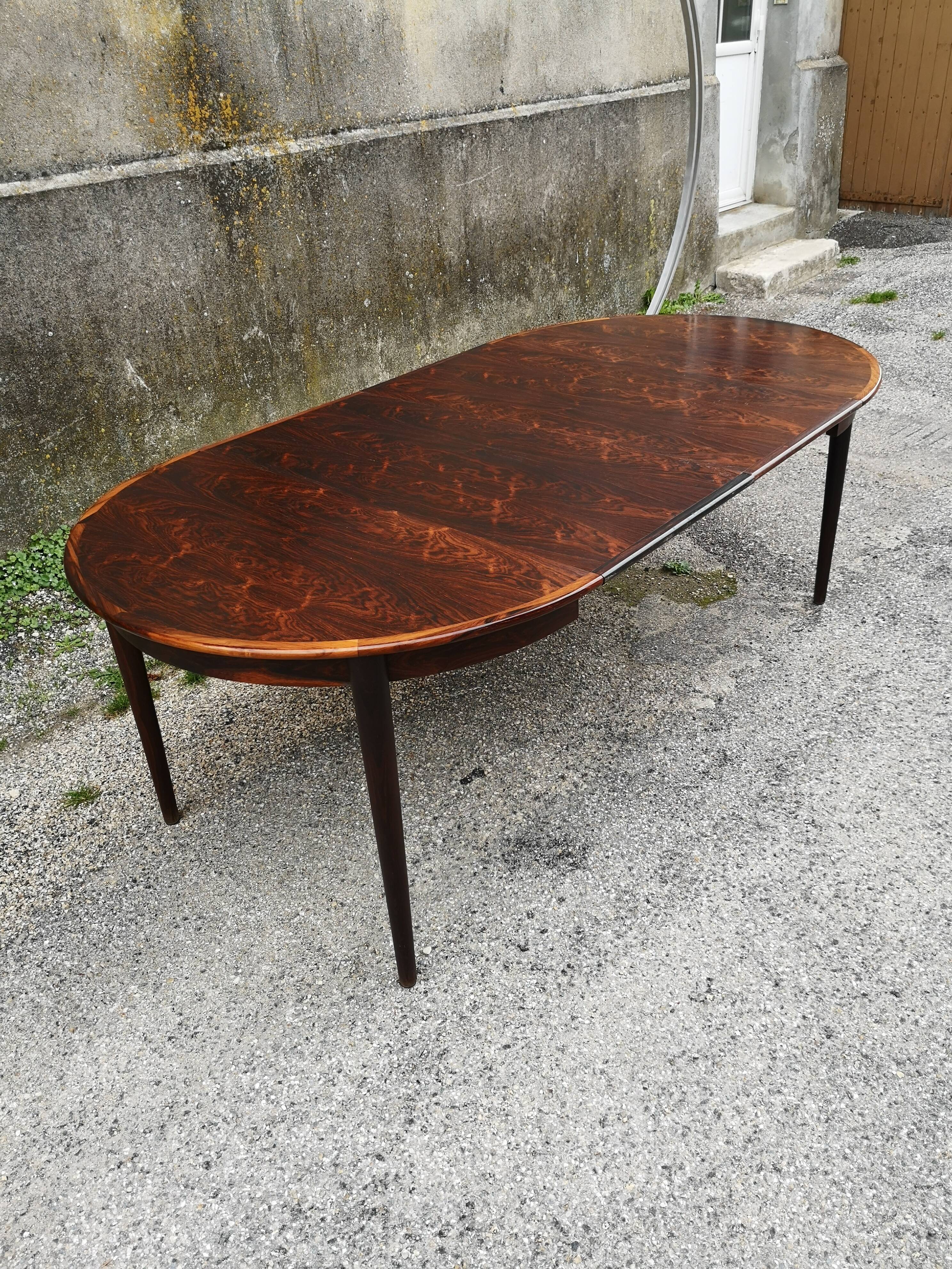 Extended rosewood round table