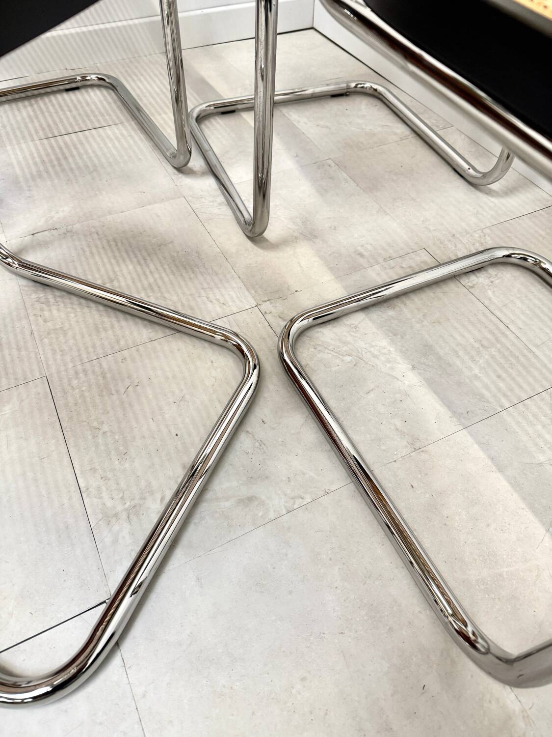 Lot de 4 chaises B32 noires